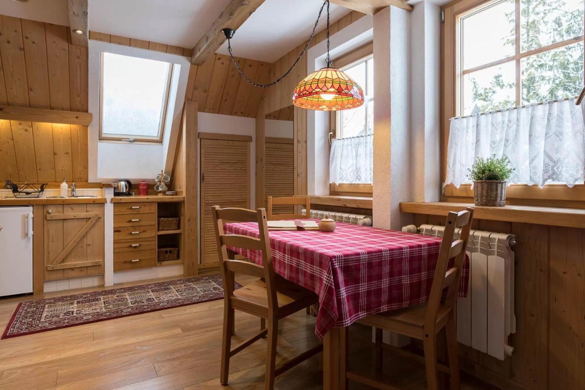 Seating area, Restaurant/Places to Eat in Bambi Cottage