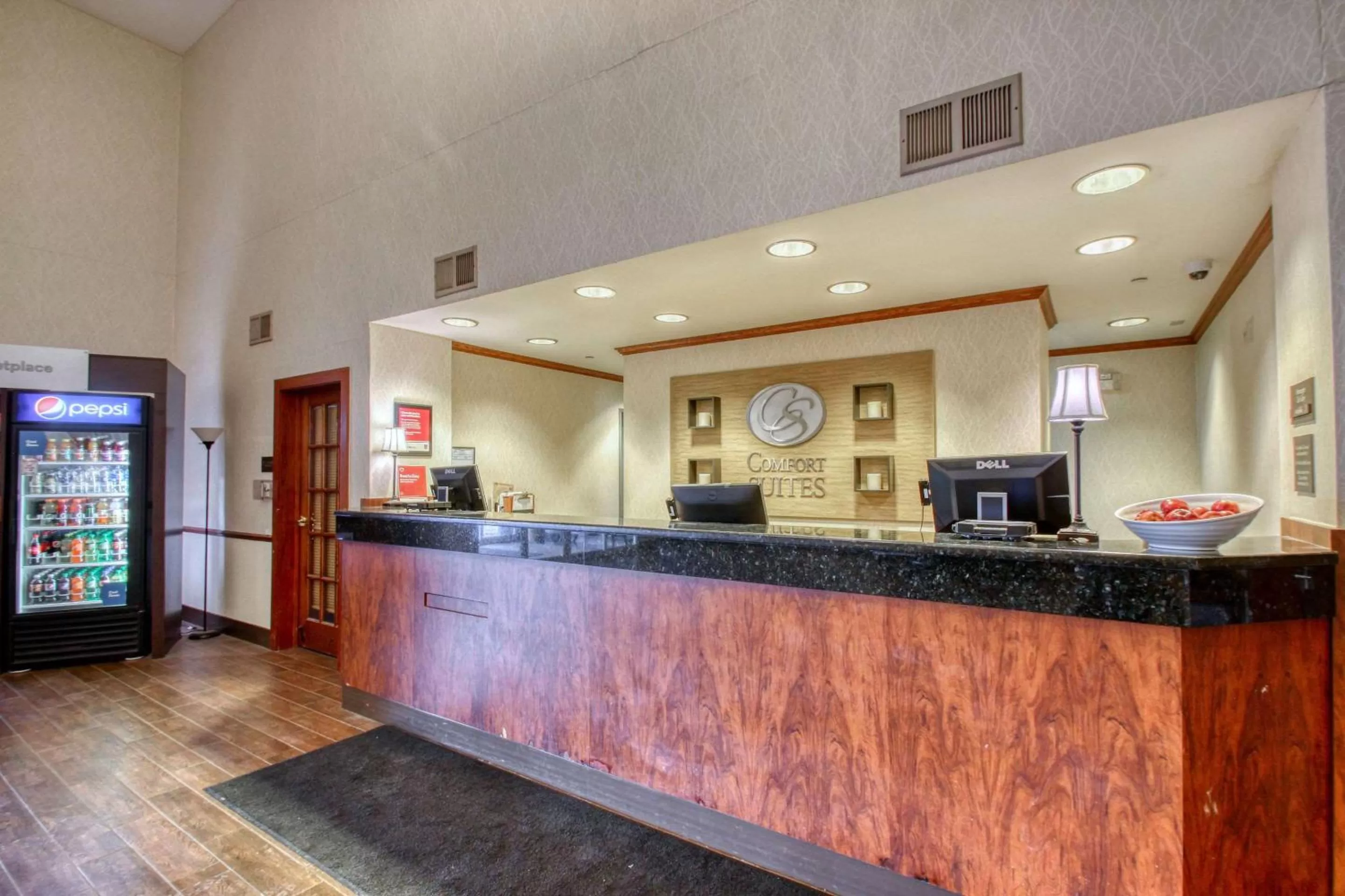 Lobby or reception in Comfort Suites Milwaukee Airport