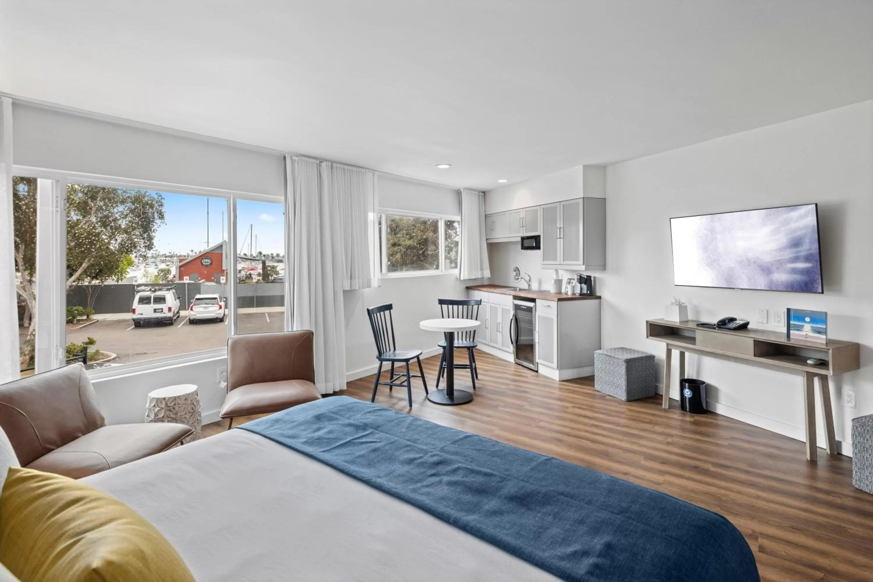 Bedroom, Bed in Sea Harbor Hotel - San Diego