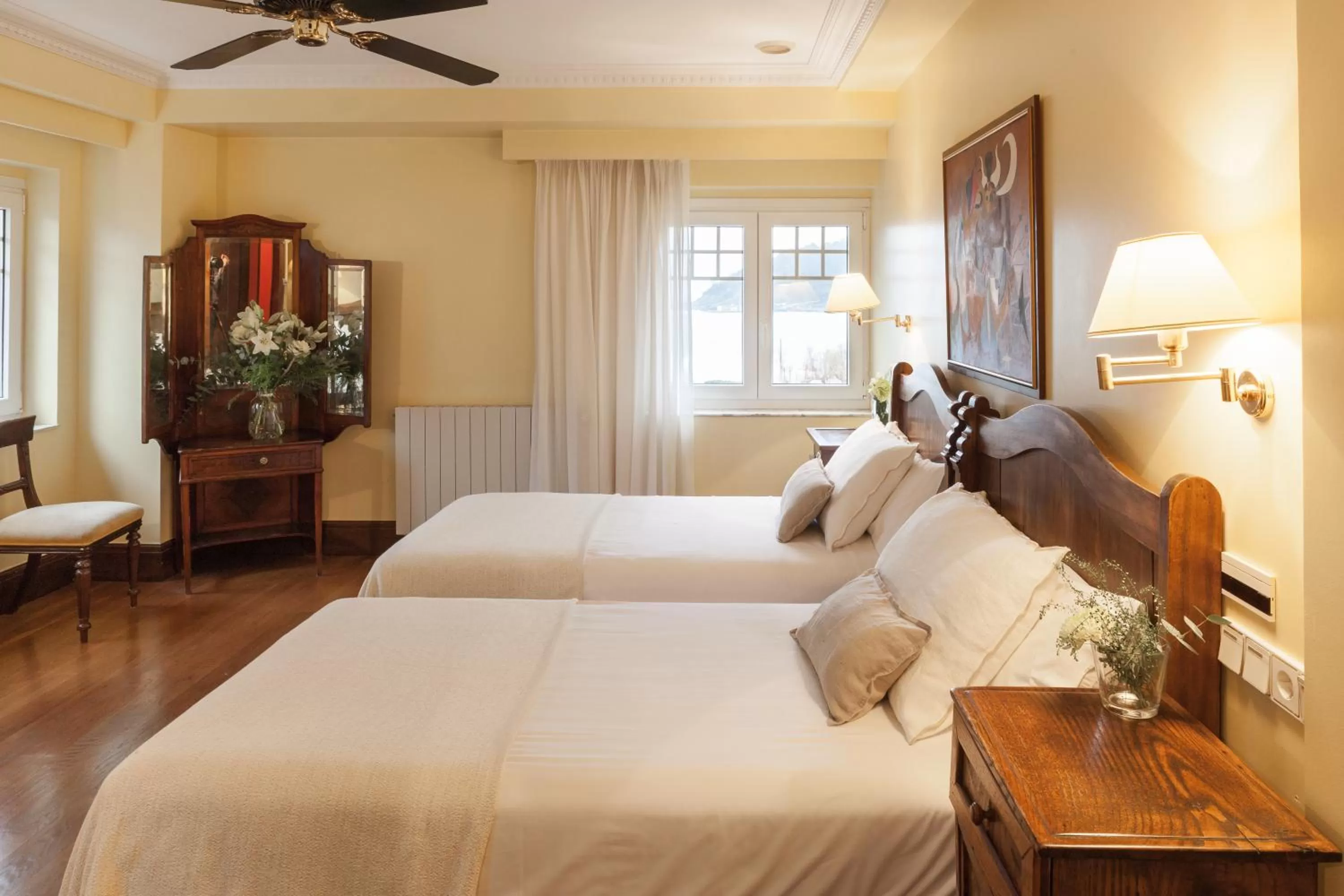 Photo of the whole room, Bed in La Galería