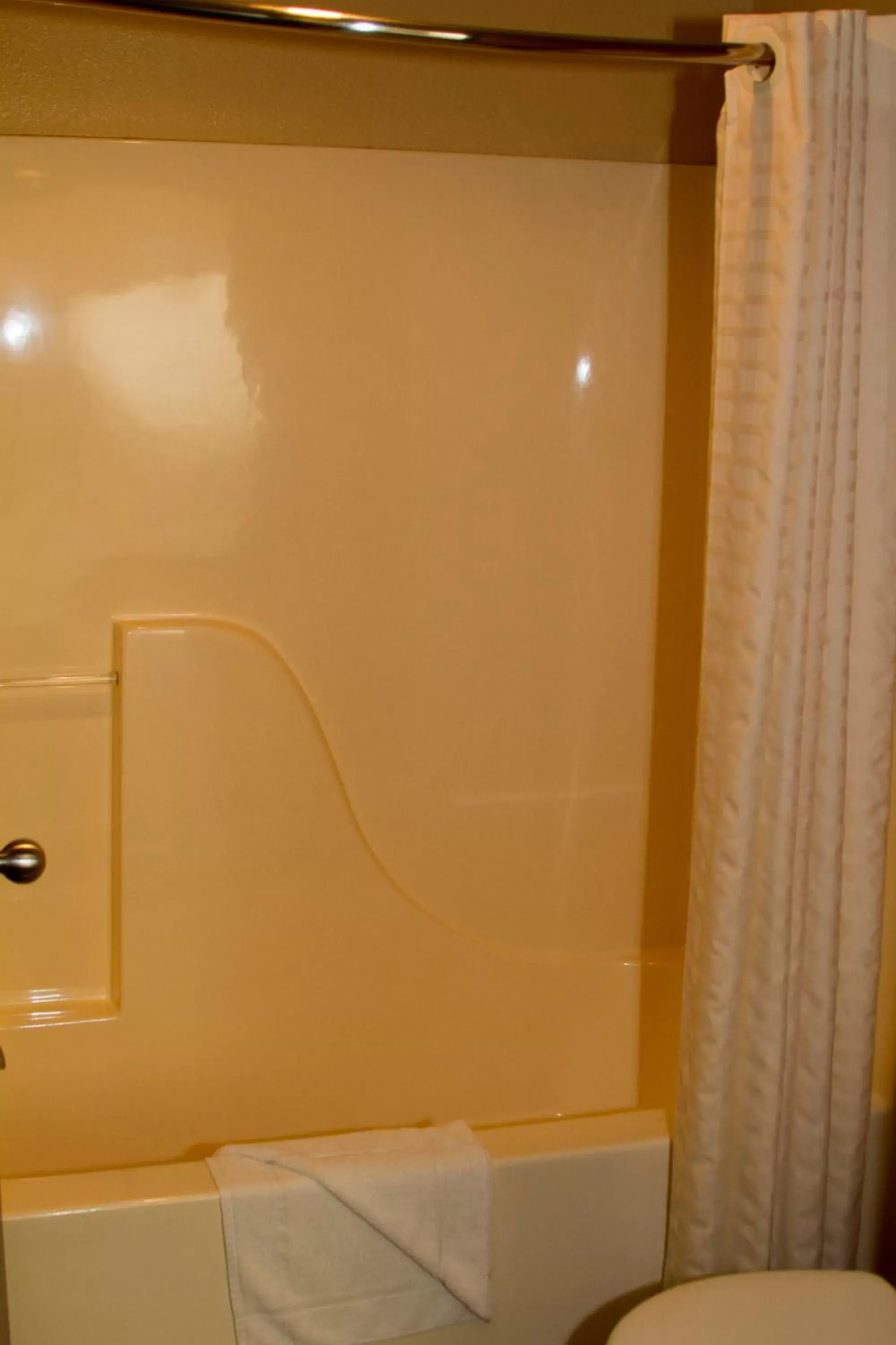 King Suite in Cottonwood Inn & Suites King Suite in Cottonwood Inn & Suites