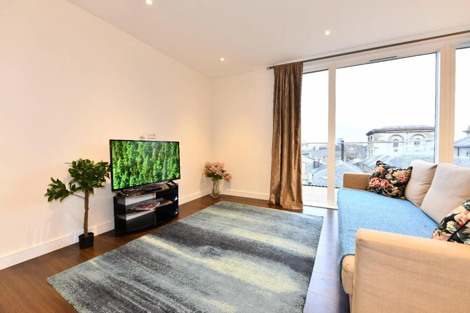 Bed in Kew Bridge Apartments