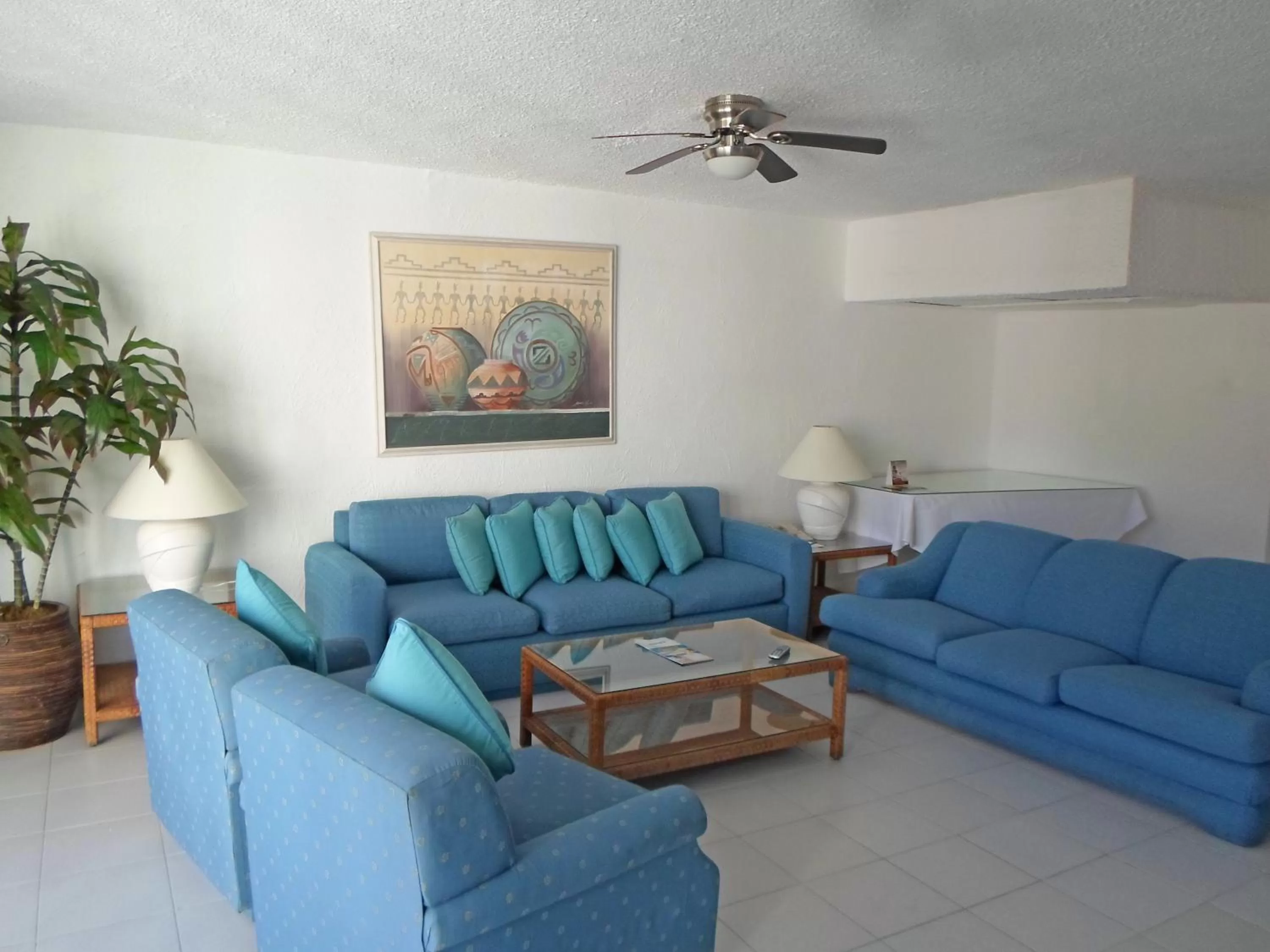 Living room, Lounge/Bar in Calinda Beach Acapulco