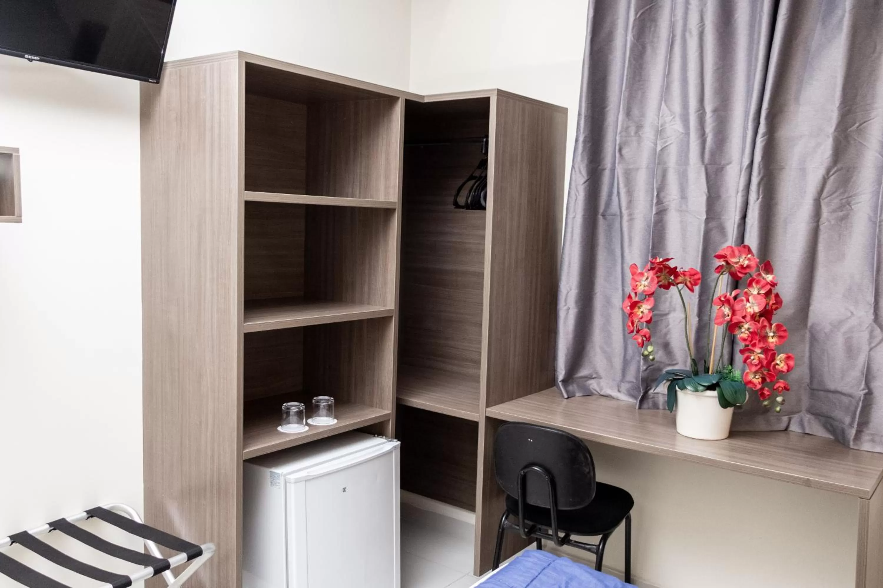 TV/Entertainment Center in Astor Hotel