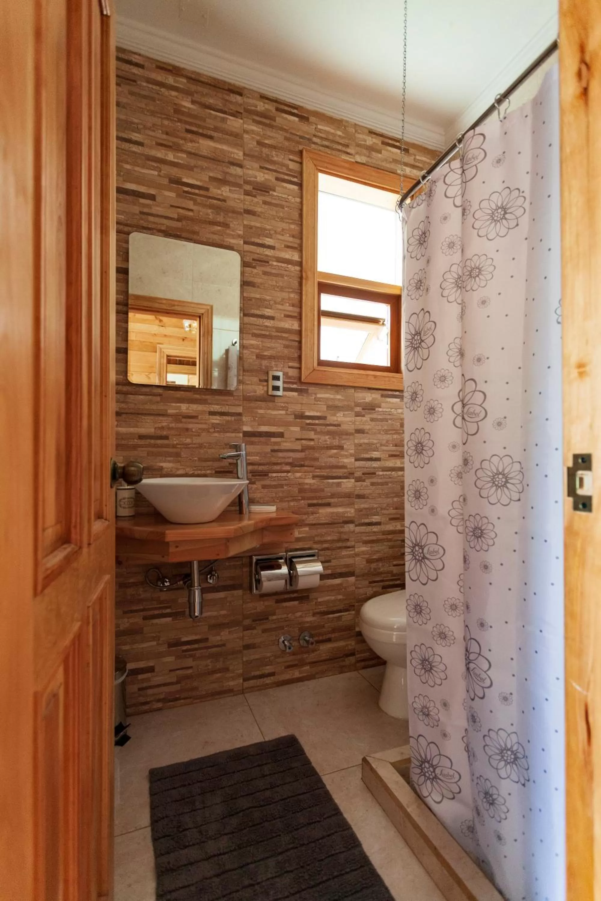 Shower in Hostal Boutique Patagonia Mística