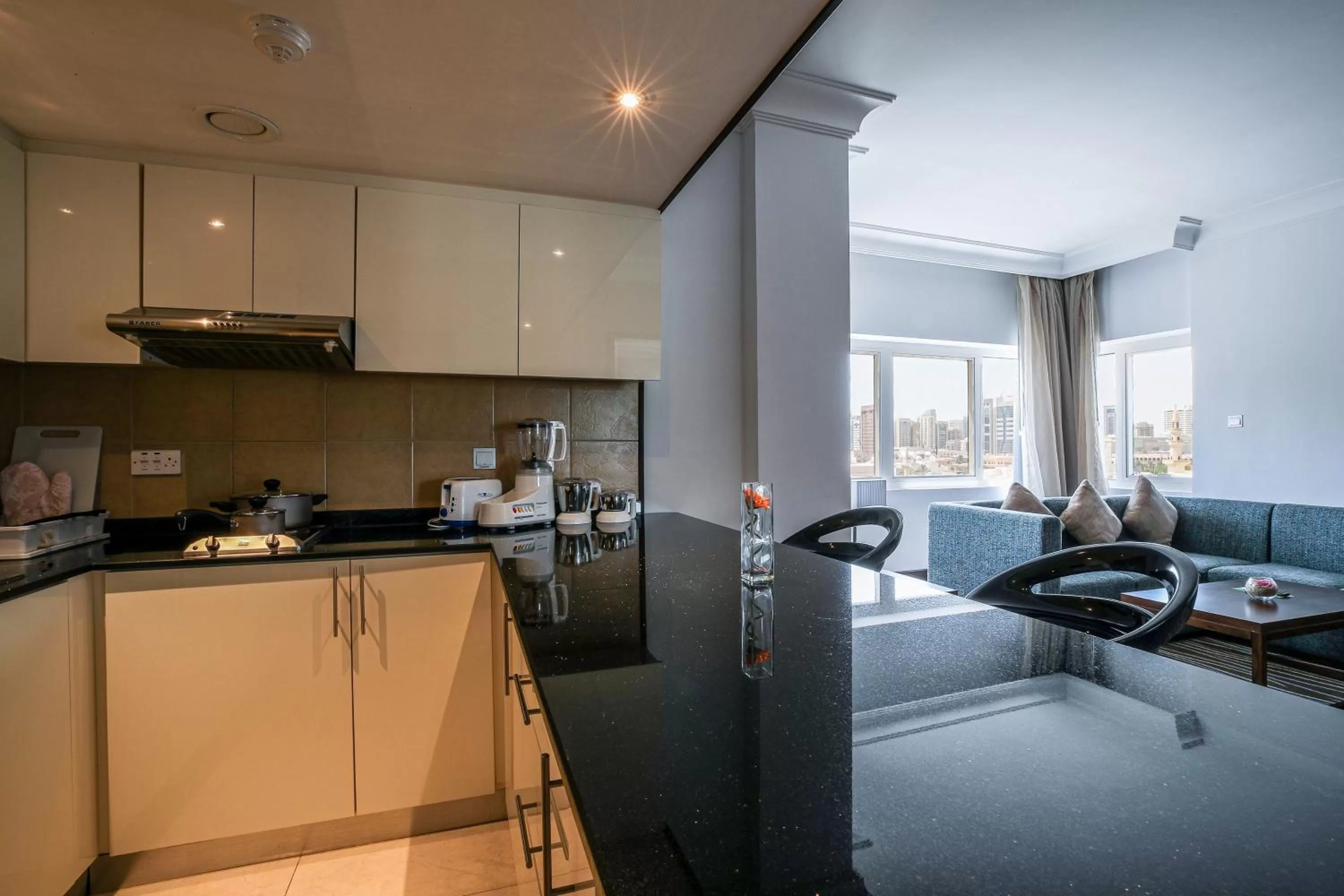 Kitchen or kitchenette in Copthorne Downtown by Millennium