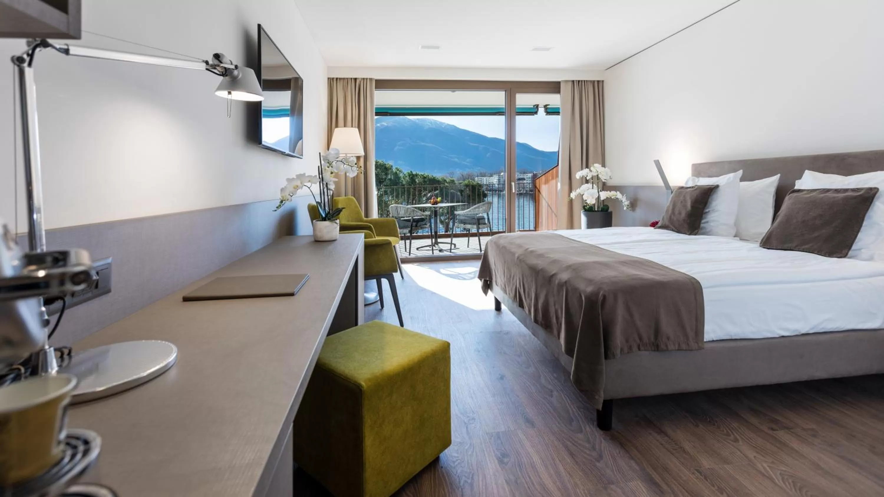 Photo of the whole room, Bed in Hotel Lago Maggiore - Welcome!