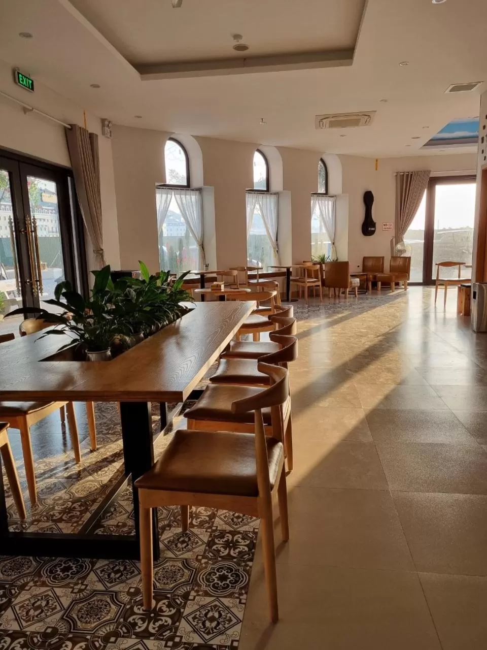 Communal lounge/ TV room, Restaurant/Places to Eat in Le Cactus Hotel Ha Long