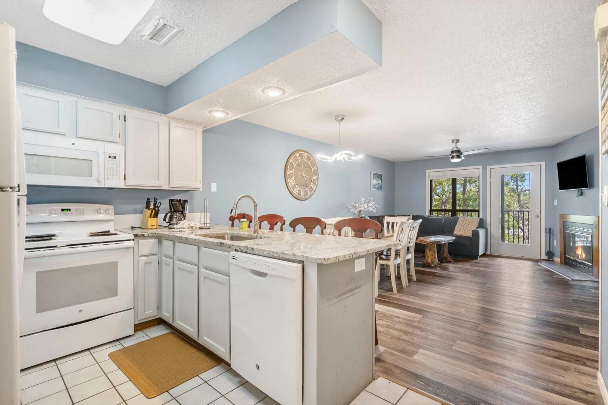 Kitchen or kitchenette in Table Rock Resorts at Indian Point