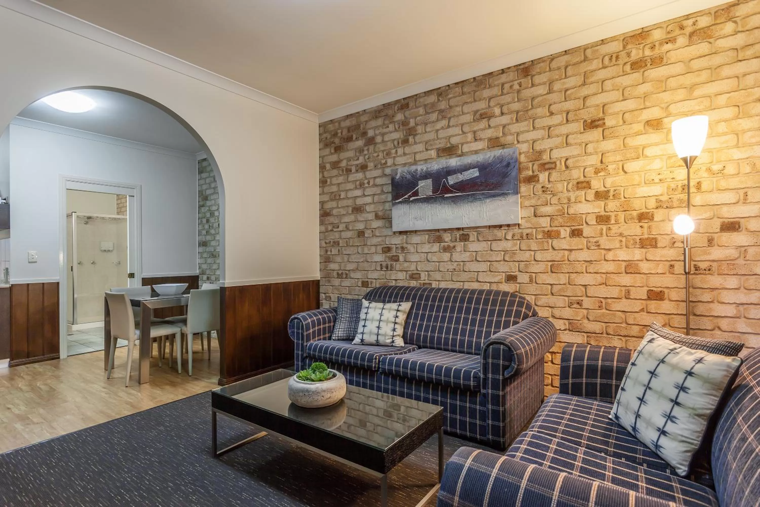 Living room in Highlander Motor Inn