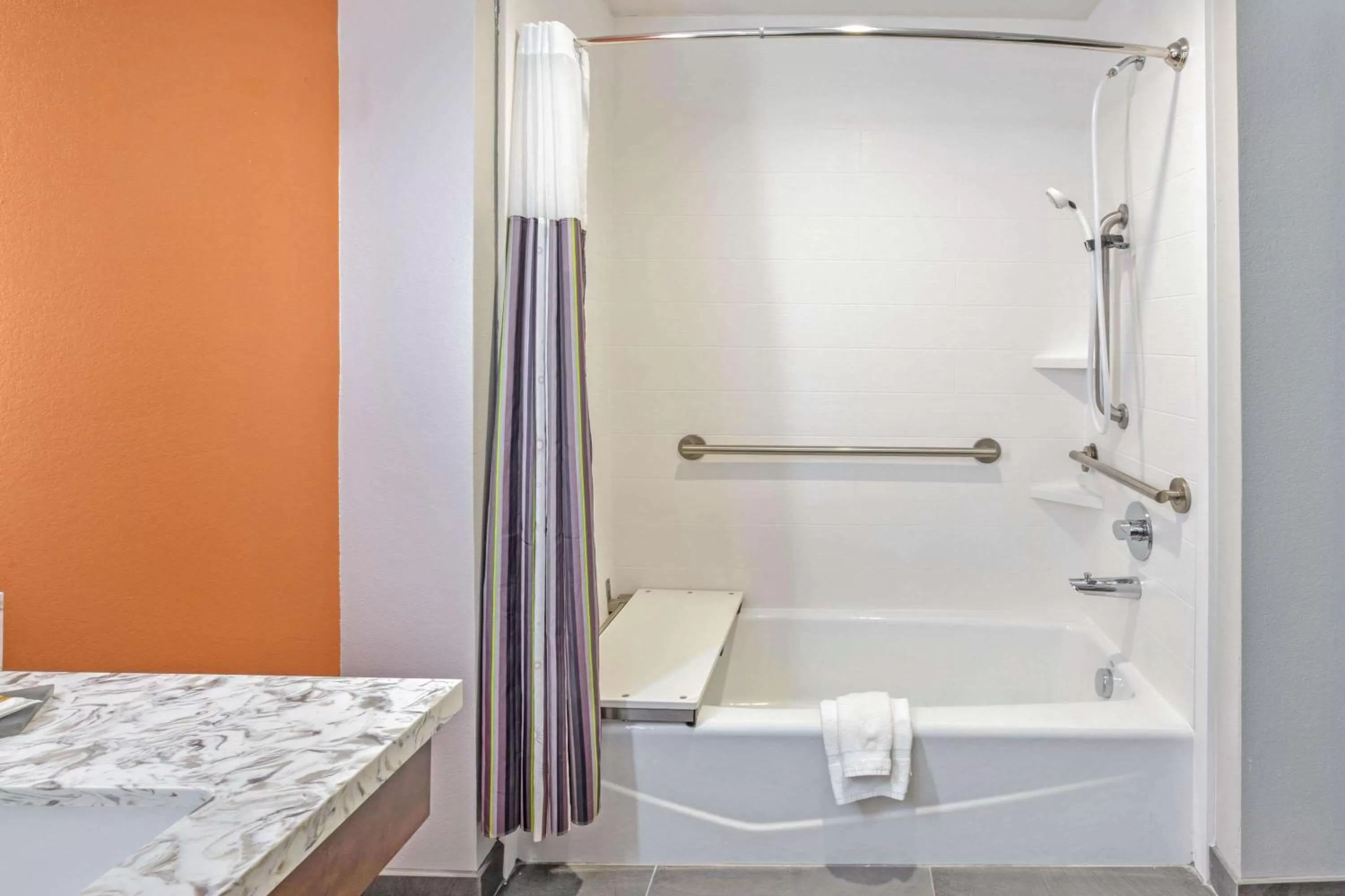 Bathroom in La Quinta by Wyndham Waco Baylor Downtown