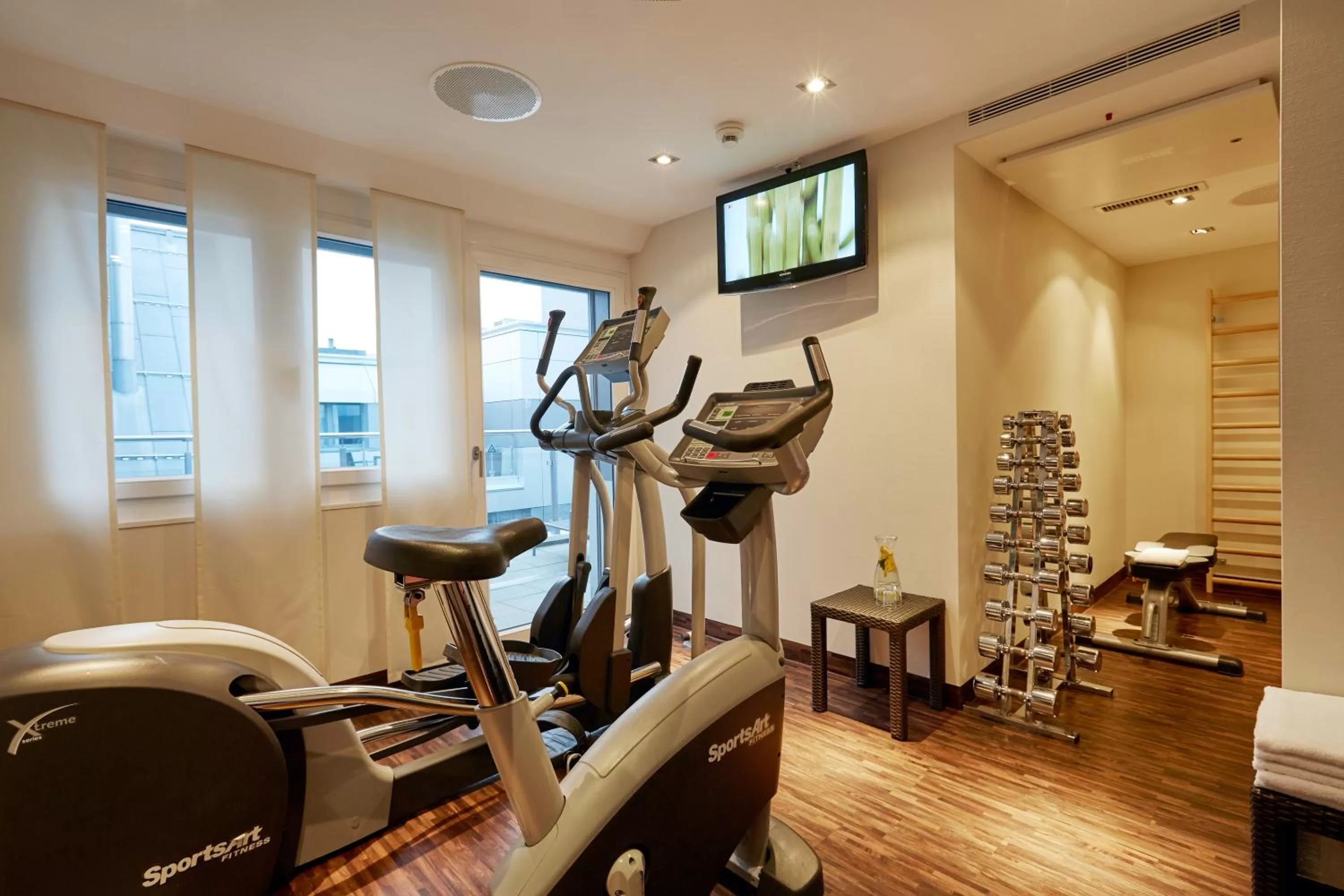 Fitness centre/facilities in H+ Hotel Zürich