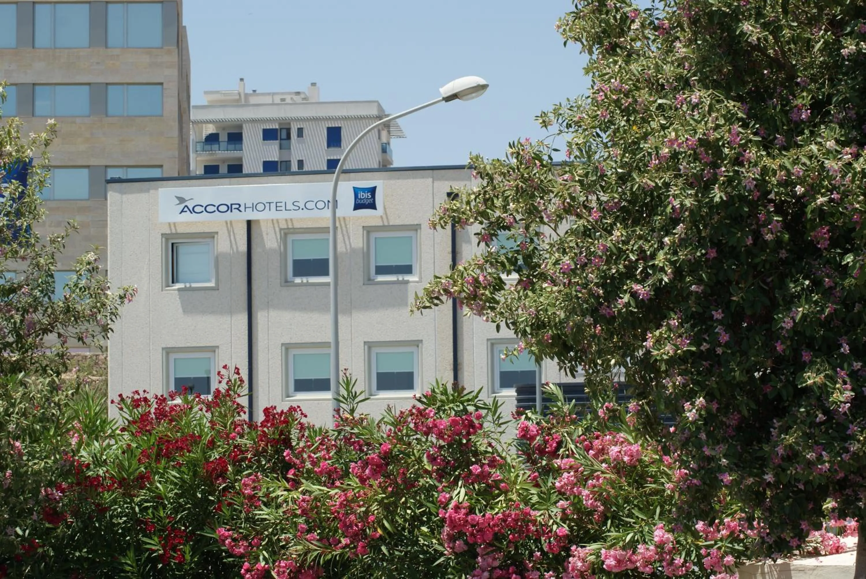 Facade/entrance in Ibis Budget Alicante