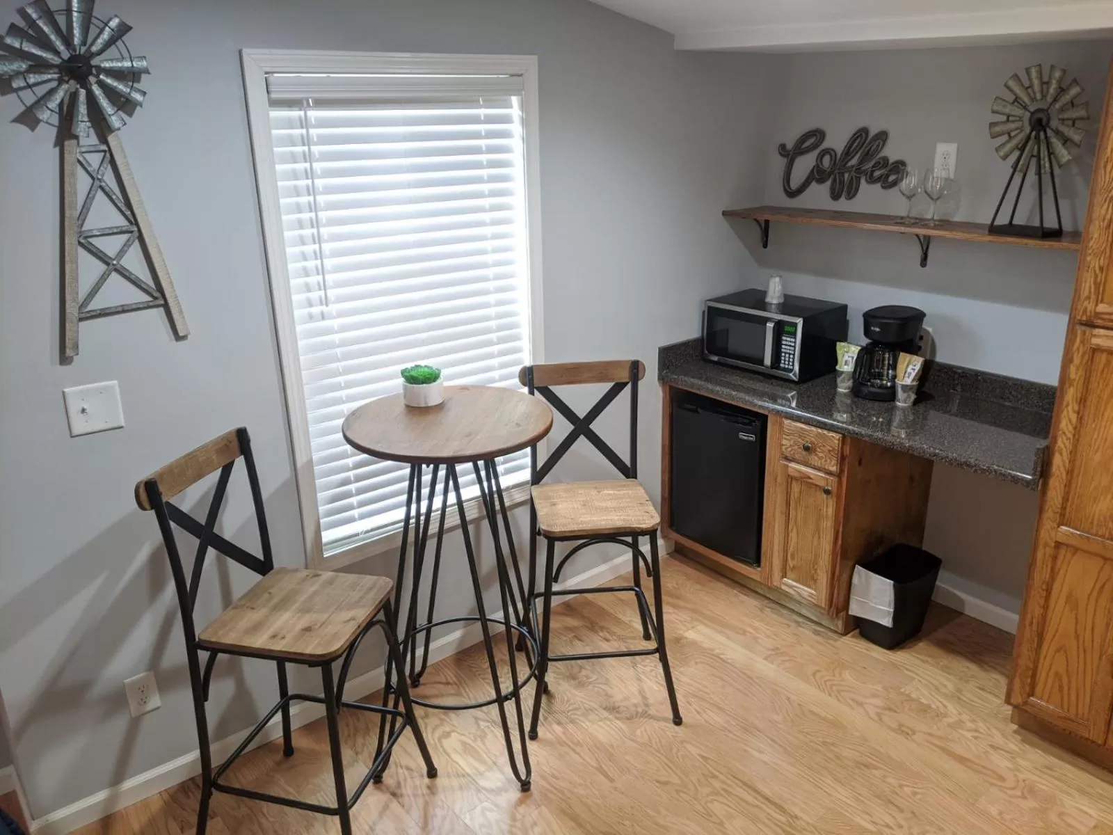 Kitchen or kitchenette in Heidi Motel - Helen