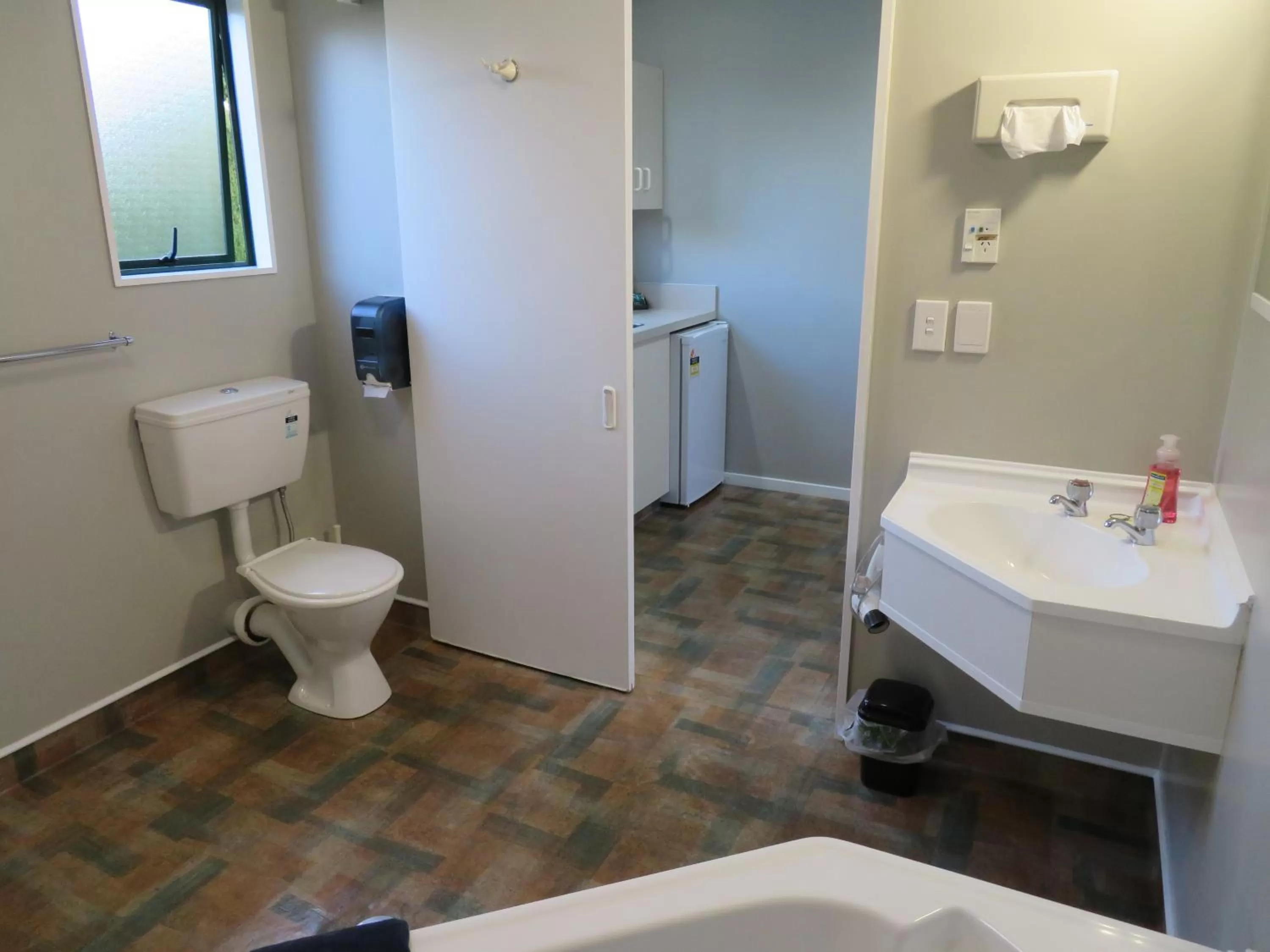 Toilet in Commodore Court Motel