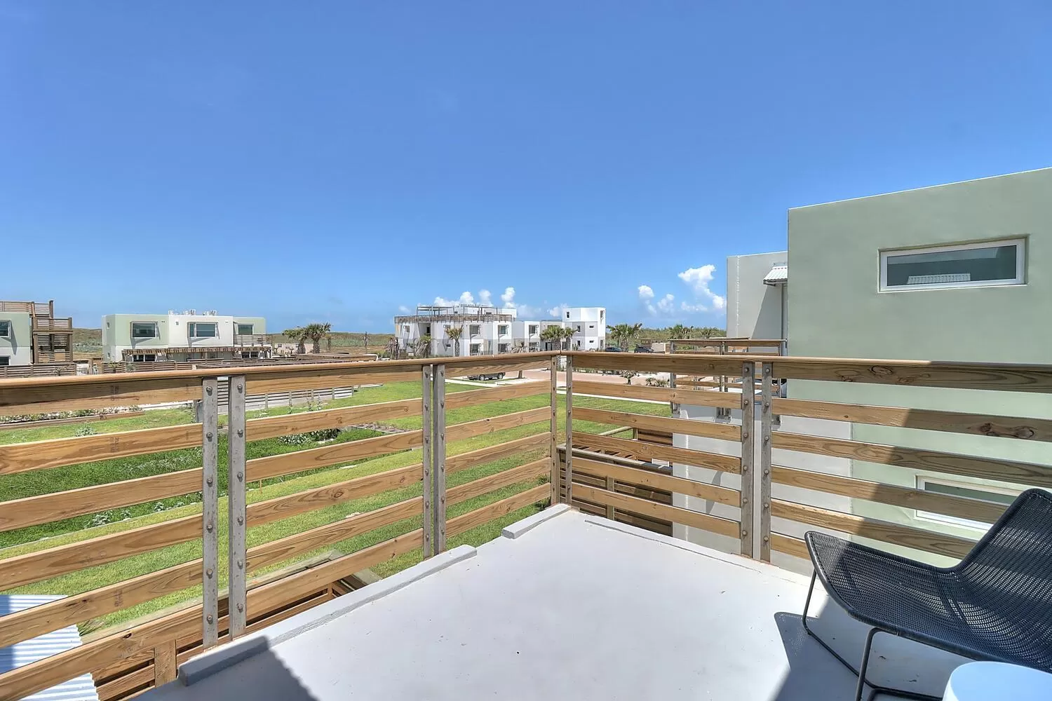 Balcony/Terrace in Lively Beach