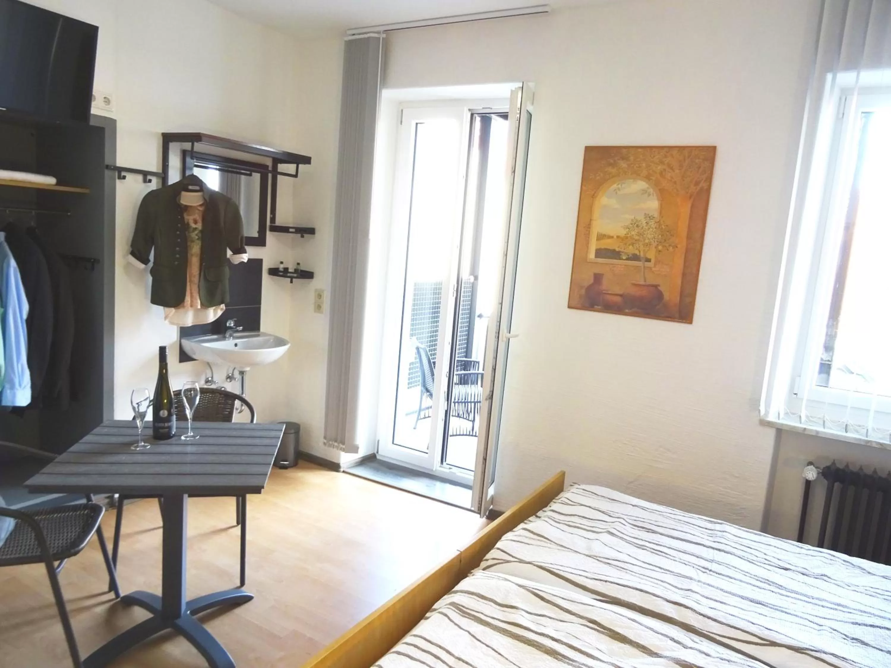 Bathroom, Bed in Eventhotel Ö - Cappuccino