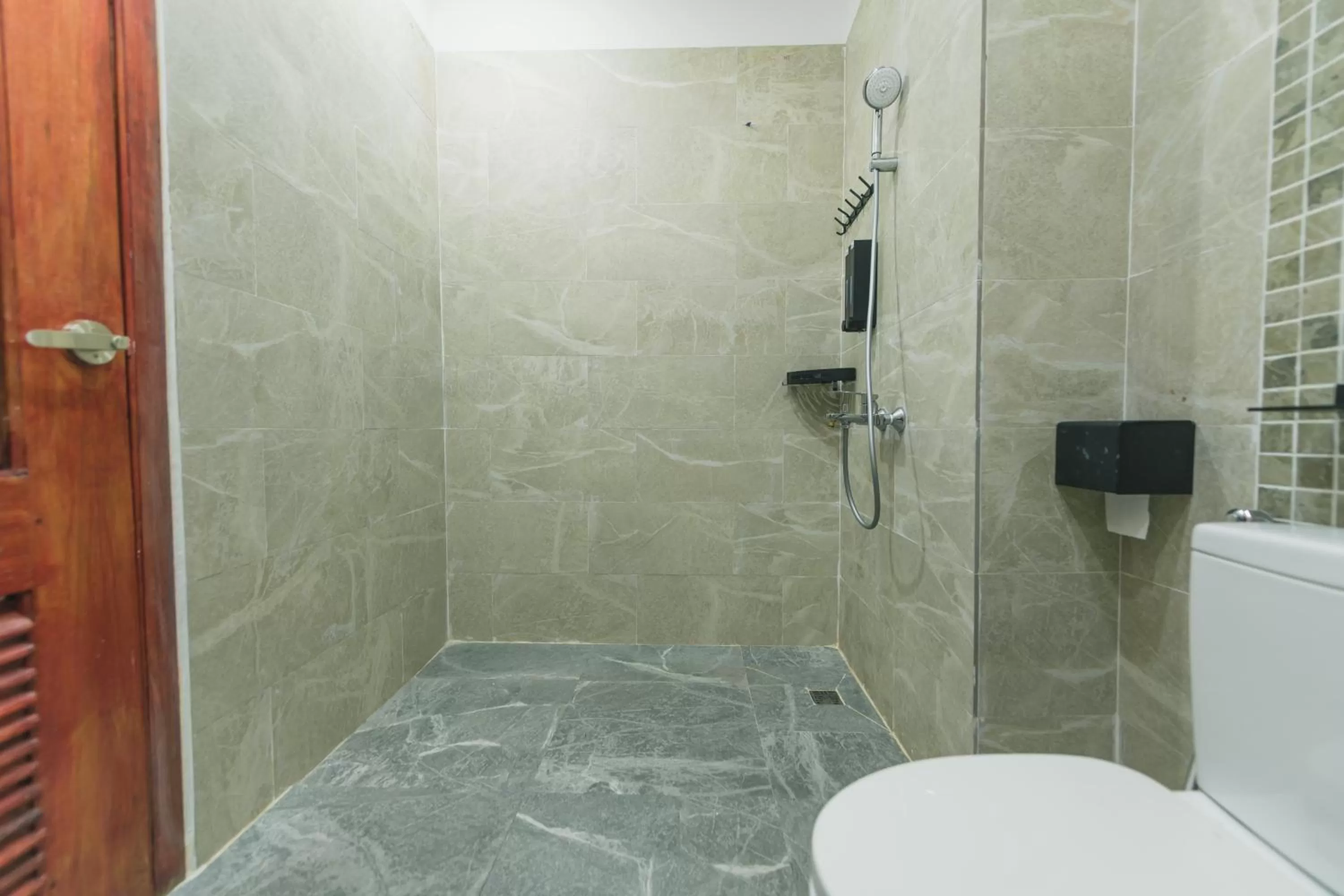 Bathroom in Residence 110 (Hotel and Apartments)