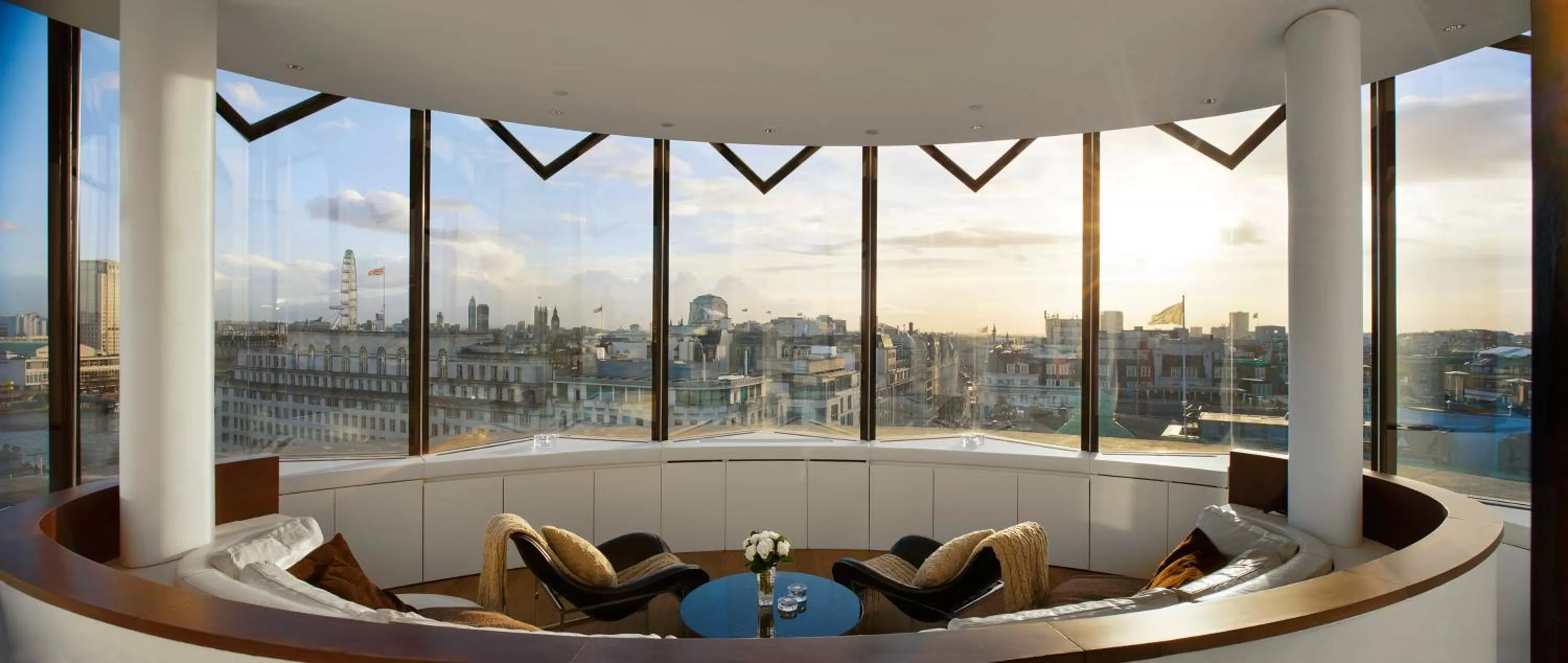 Living room in ME London by Melia - Covent Garden