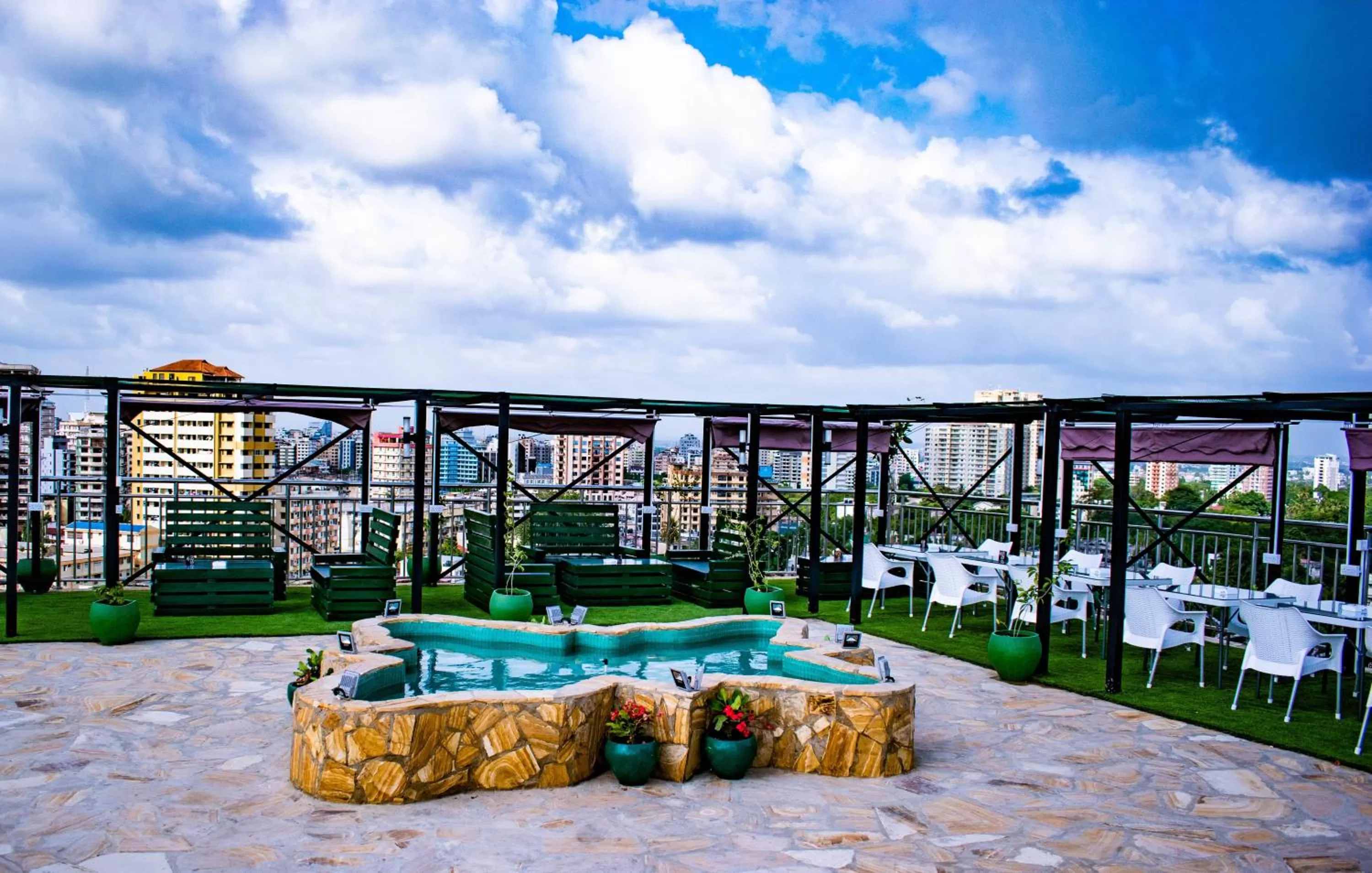 Restaurant/places to eat in Holiday Inn Dar Es Salaam by IHG