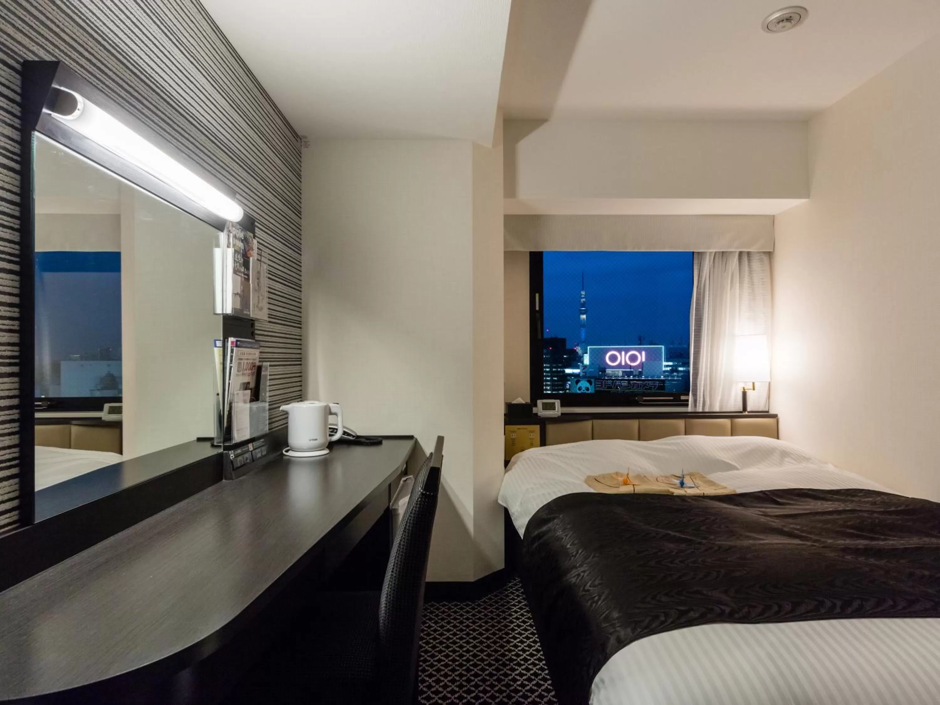 Photo of the whole room, Bed in APA Hotel Keisei Ueno Ekimae