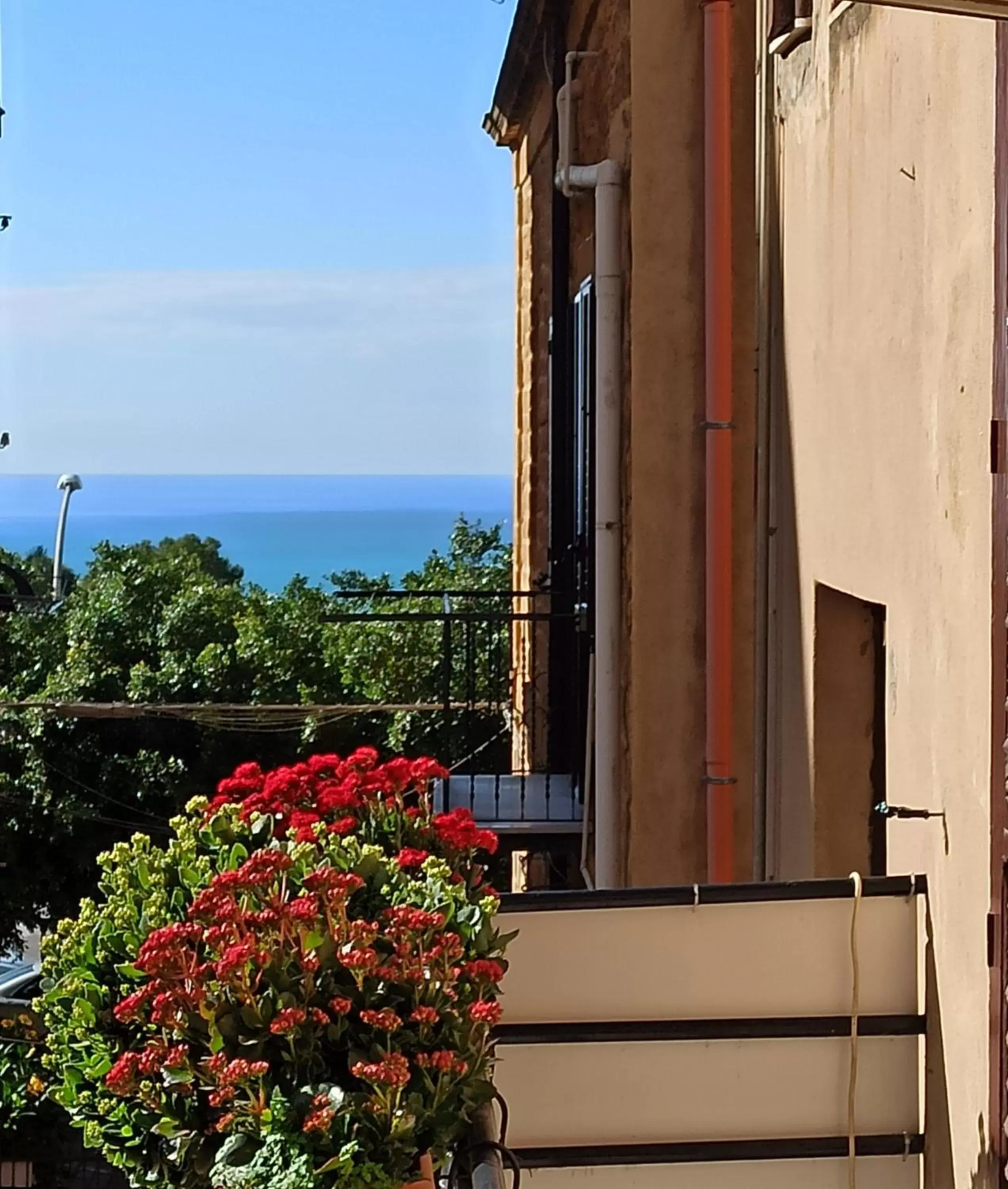 Family Room with Shared Bathroom in B&B Le 4 Stagioni sul viale, belvedere di Agrigento Family Room with Shared Bathroom in B&B Le 4 Stagioni sul viale, belvedere di Agrigento