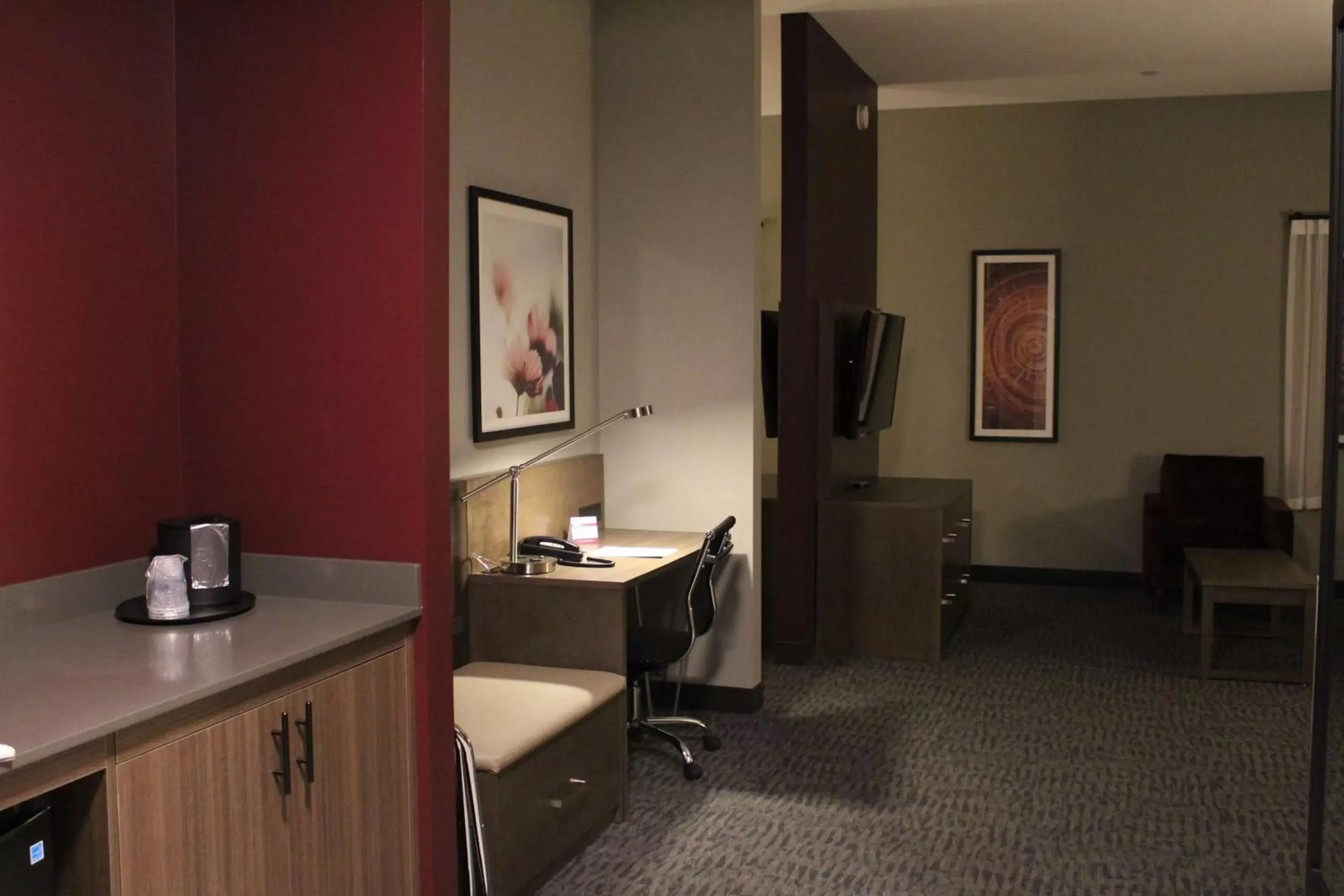 King Suite with Spa Bath in Best Western Plus Dauphin King Suite with Spa Bath in Best Western Plus Dauphin