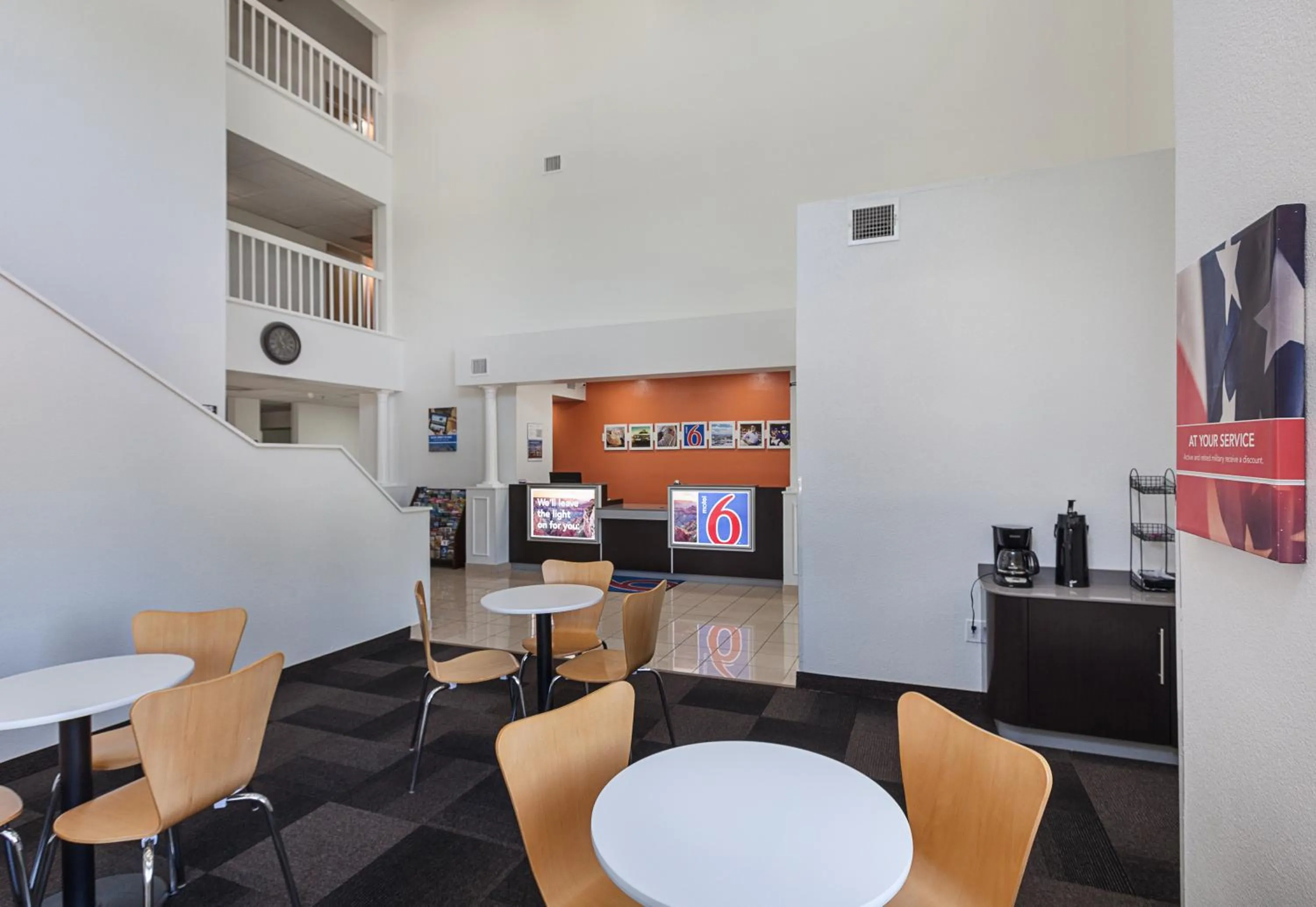 Lobby or reception in Motel 6-Bedford, TX - Fort Worth