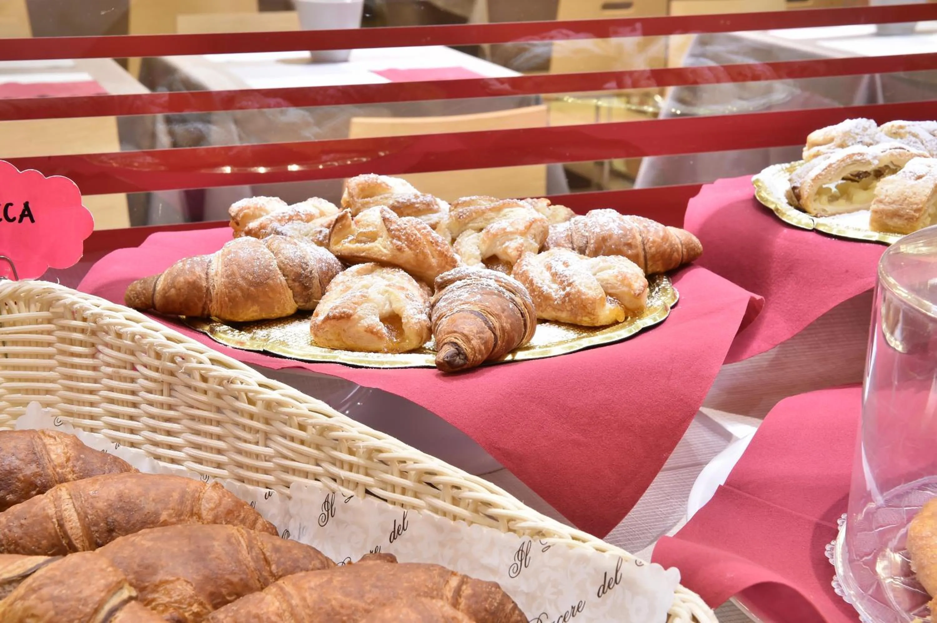 Restaurant/places to eat in Tatì Hotel