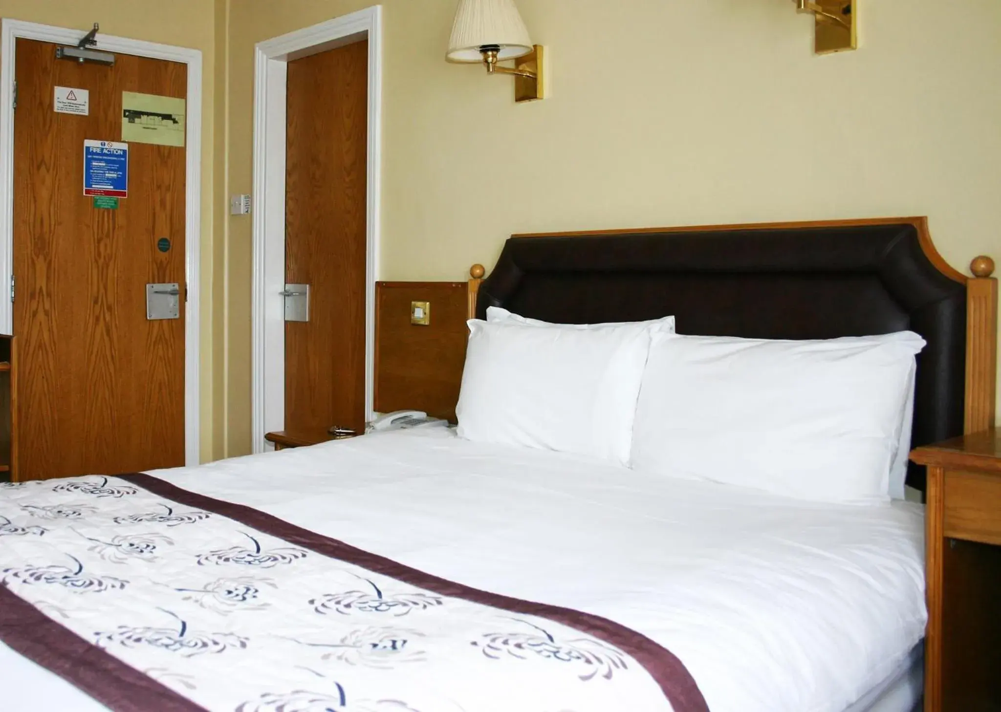 Standard Double Room in Cardiff Sandringham Hotel Standard Double Room in Cardiff Sandringham Hotel
