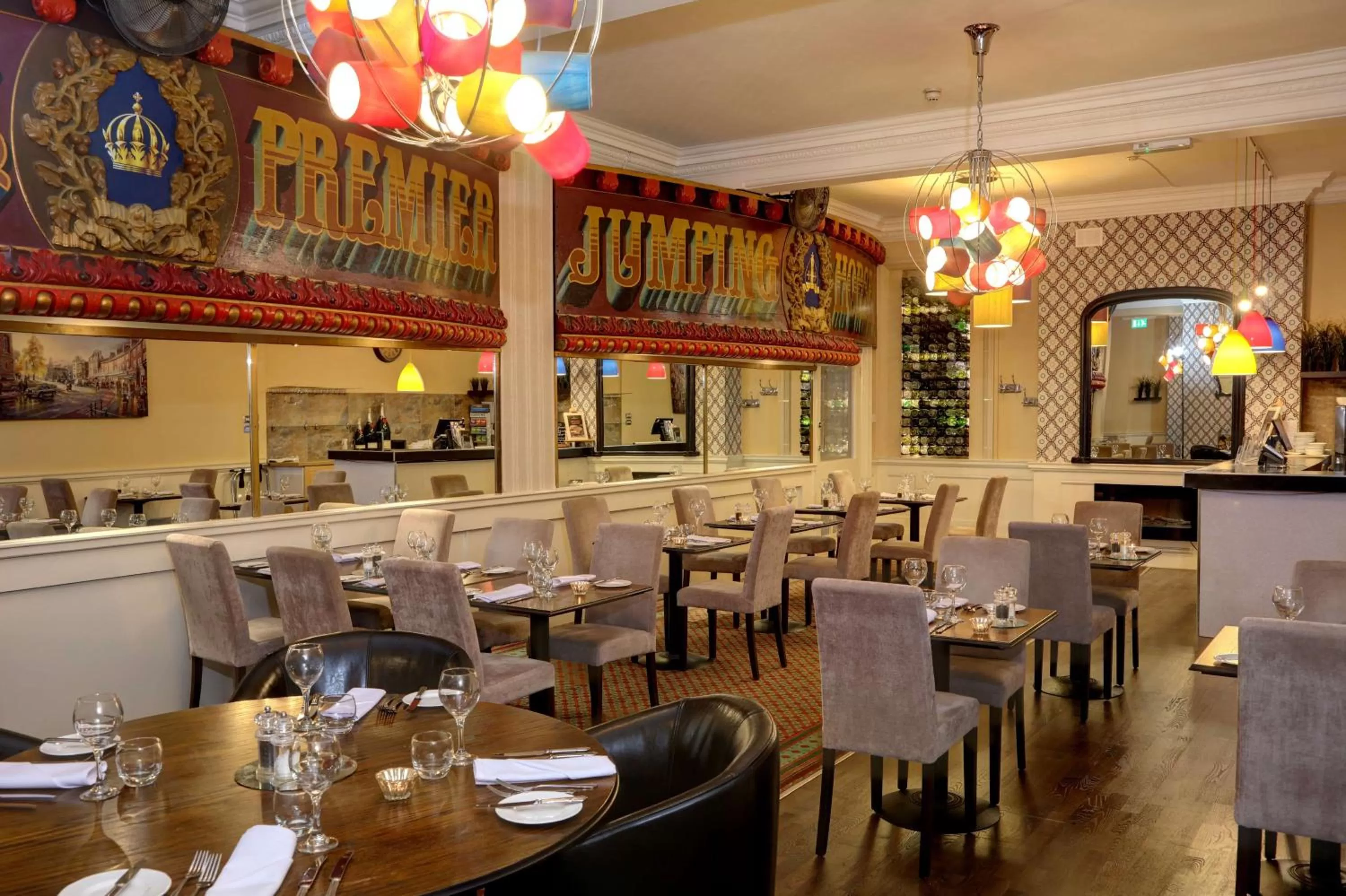 Restaurant/places to eat in Crown & Mitre Hotel