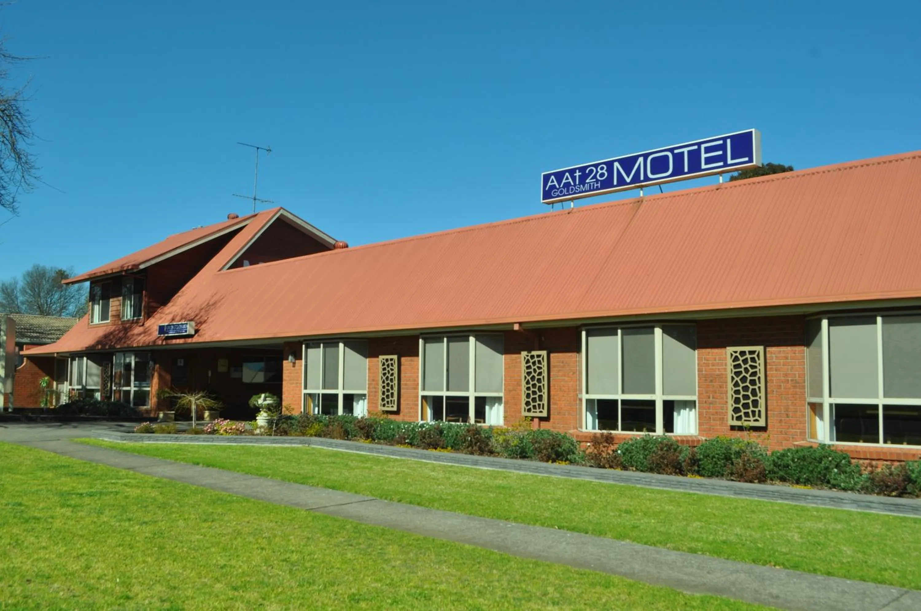 Property building in AAt 28 Goldsmith Motel