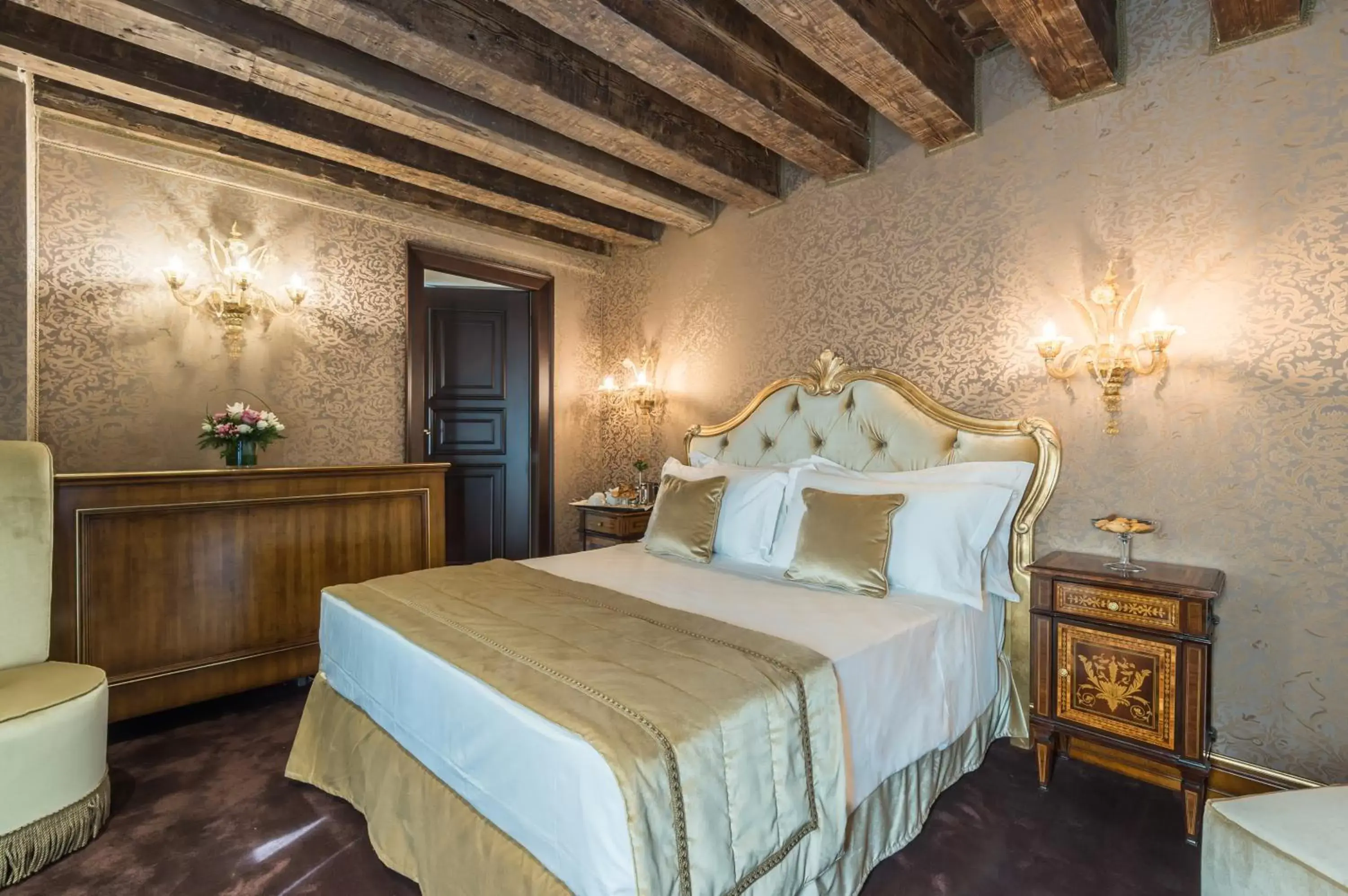 Classic Double or Twin Room in Hotel Nani Mocenigo Palace Classic Double or Twin Room in Hotel Nani Mocenigo Palace