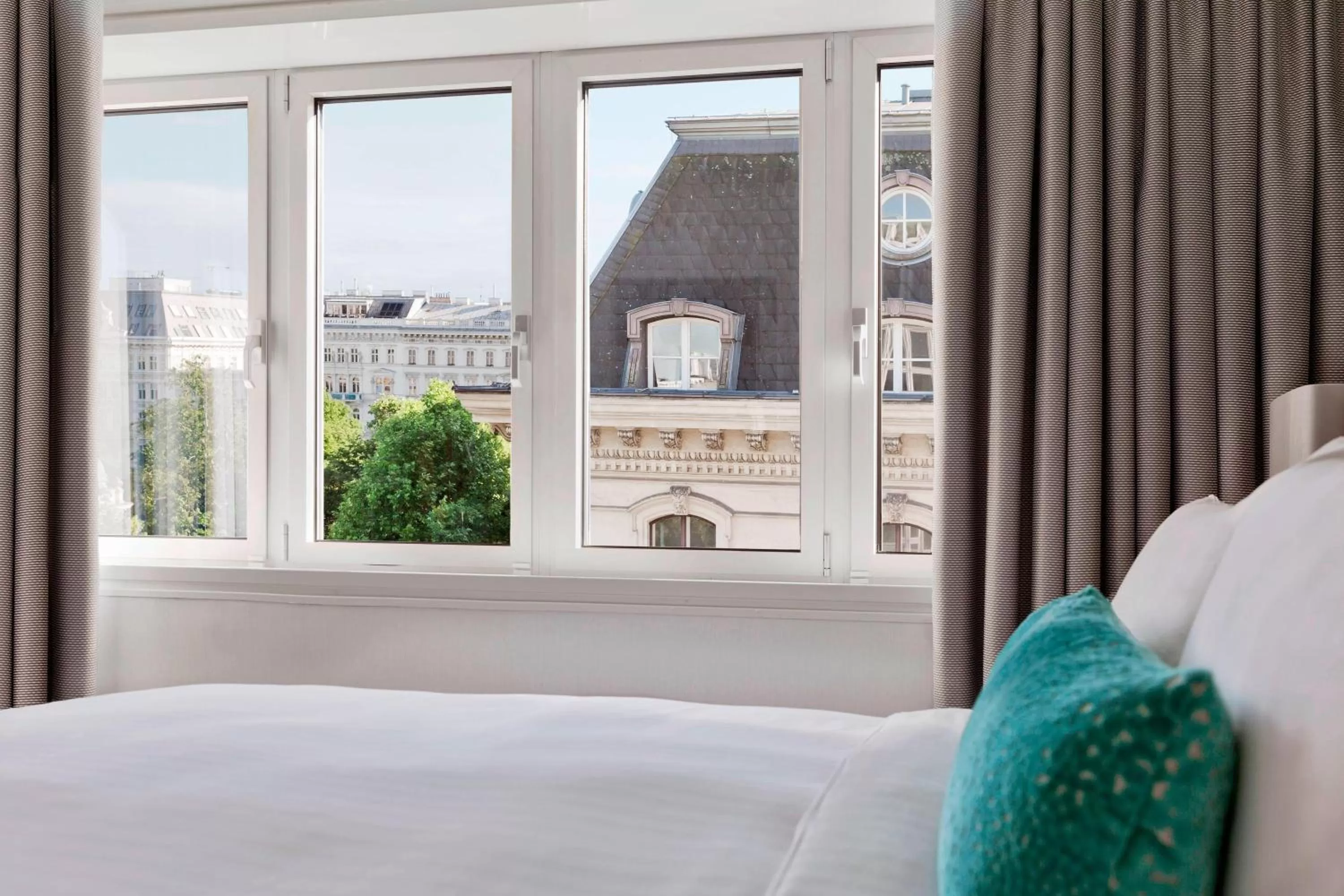 Bedroom, Bed in Vienna Marriott Hotel