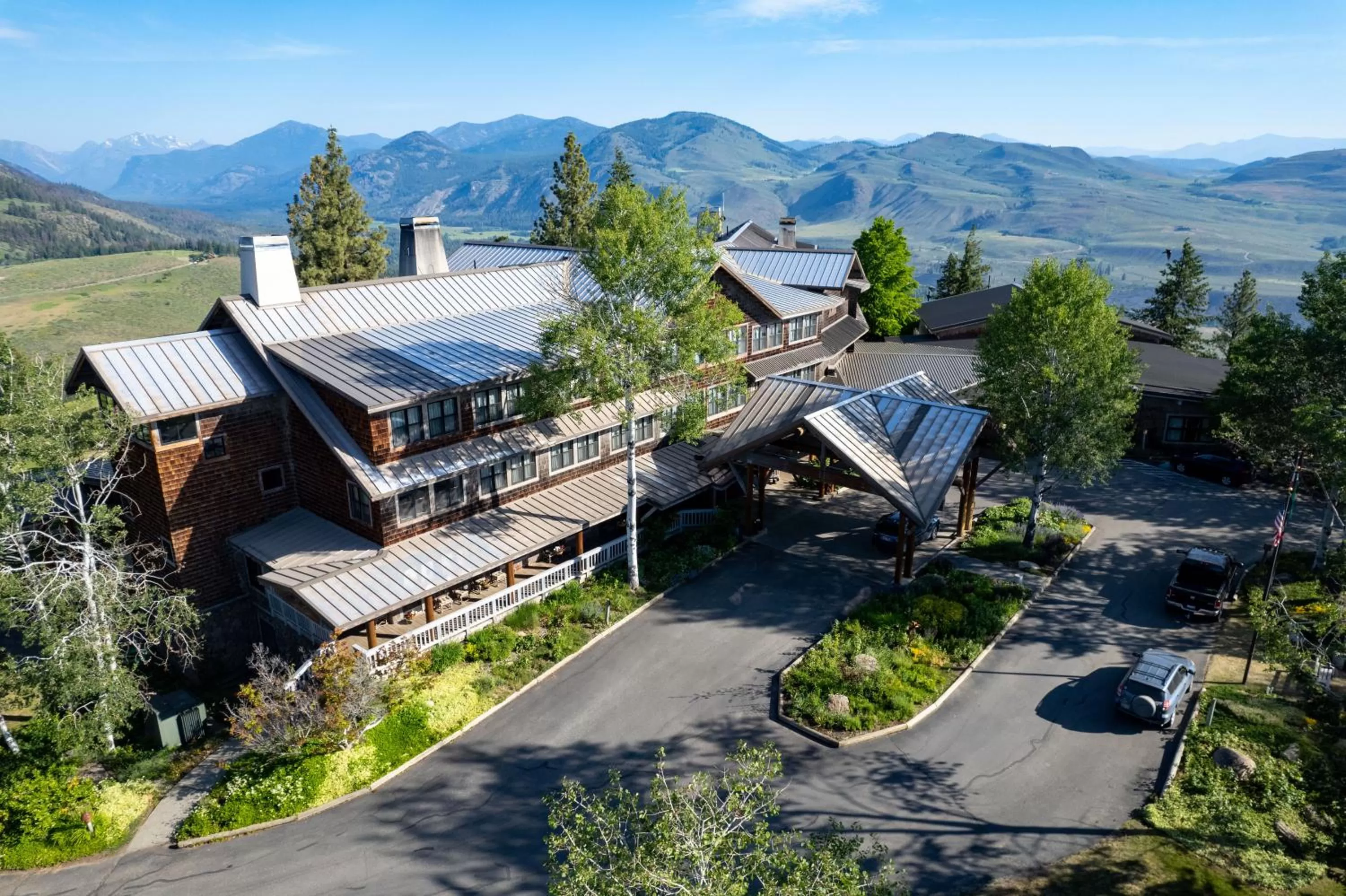 Property building in Sun Mountain Lodge