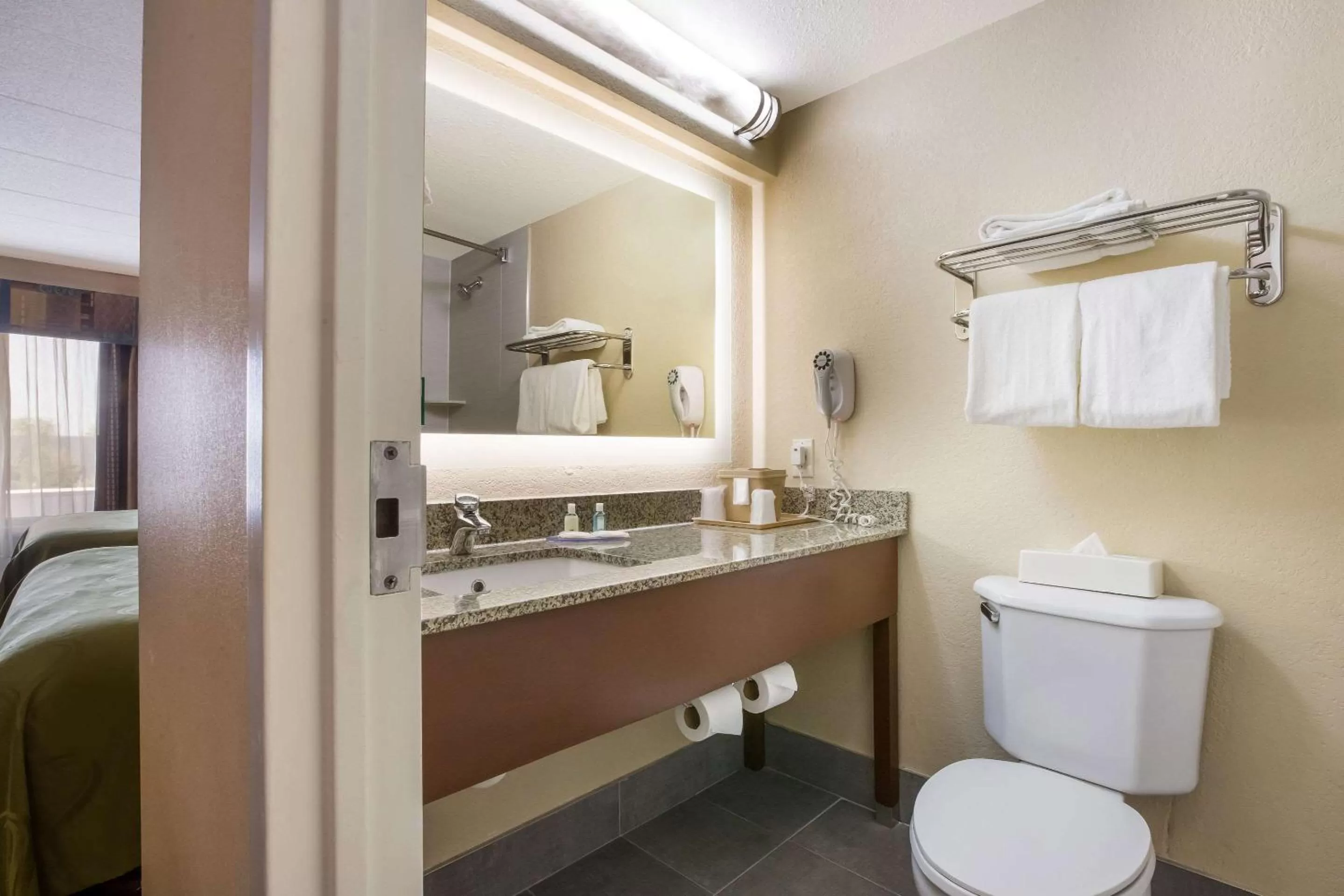 Bedroom in Quality Inn Near Princeton