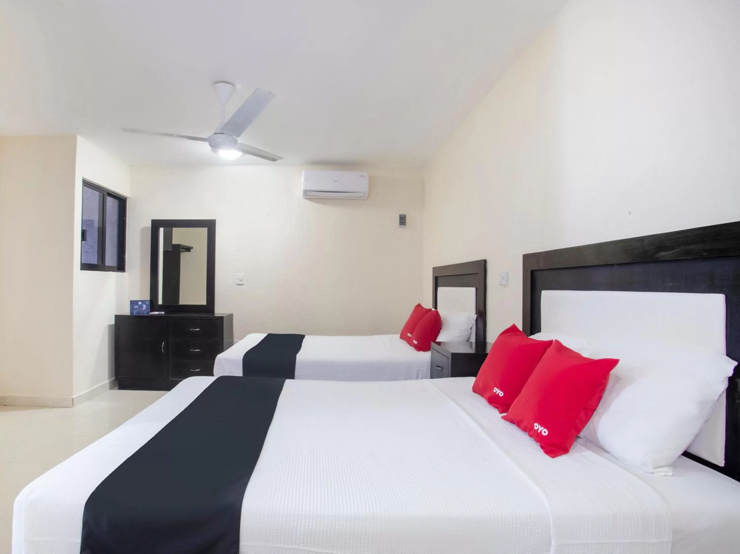 Bedroom, Bed in Hotel Jardín Cancún