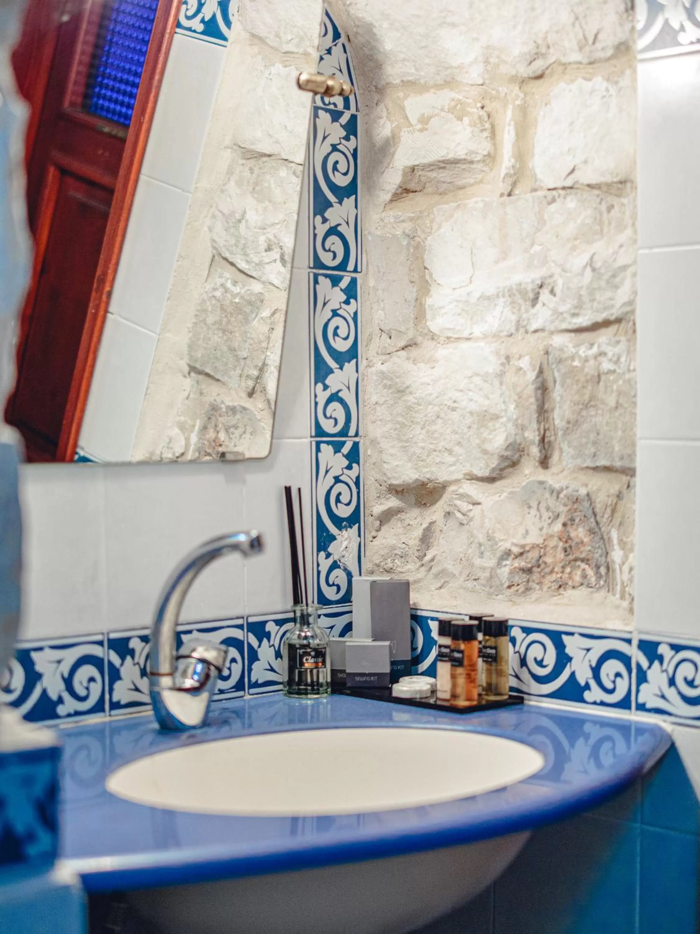 Bathroom in וילה תהילה המחודש - The new Villa Tehila