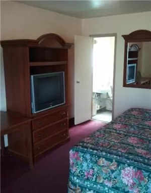 Bed in Shamrock Motel Hot Springs