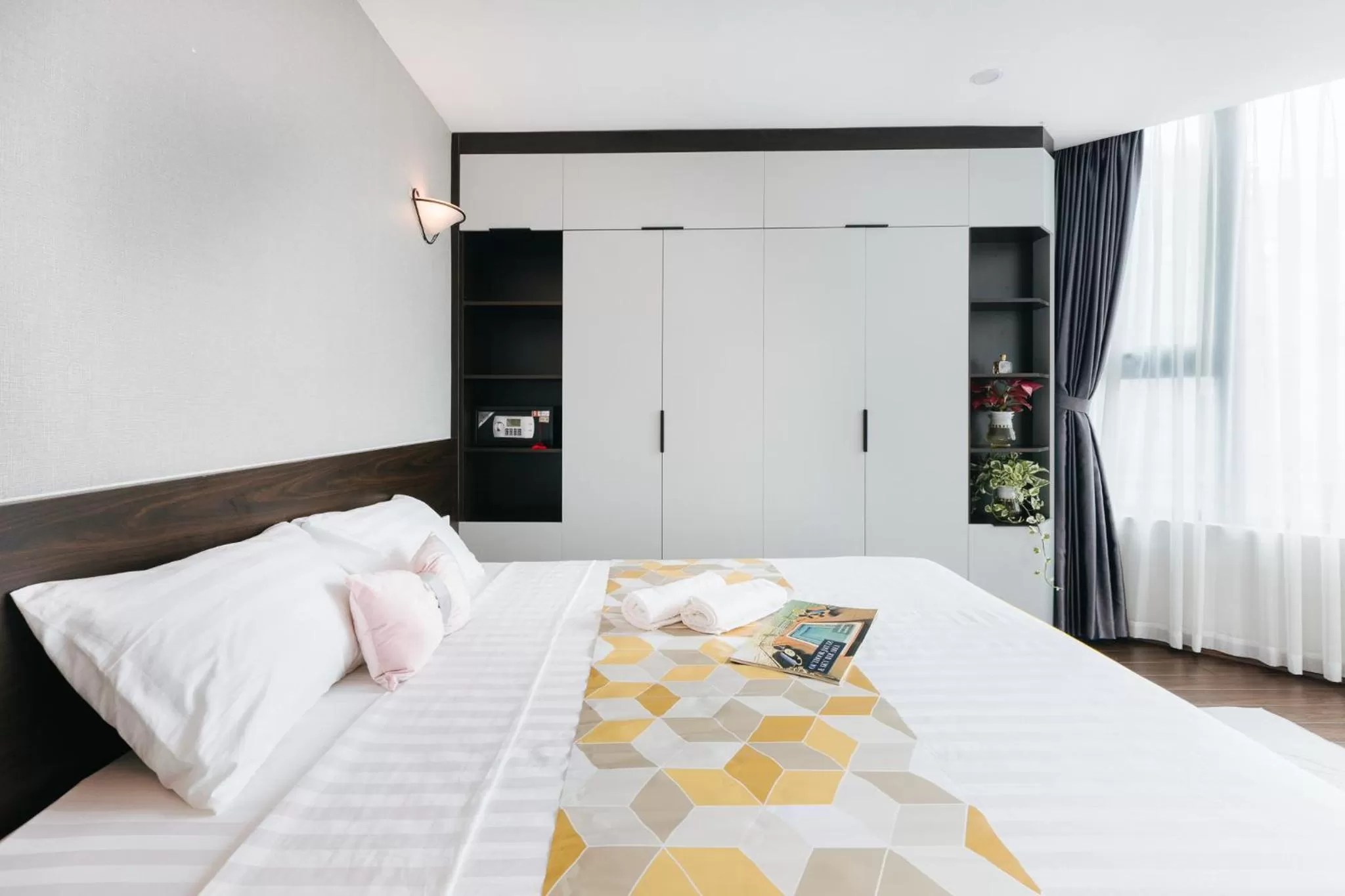 Bed in Ivy Hotel & Apartment