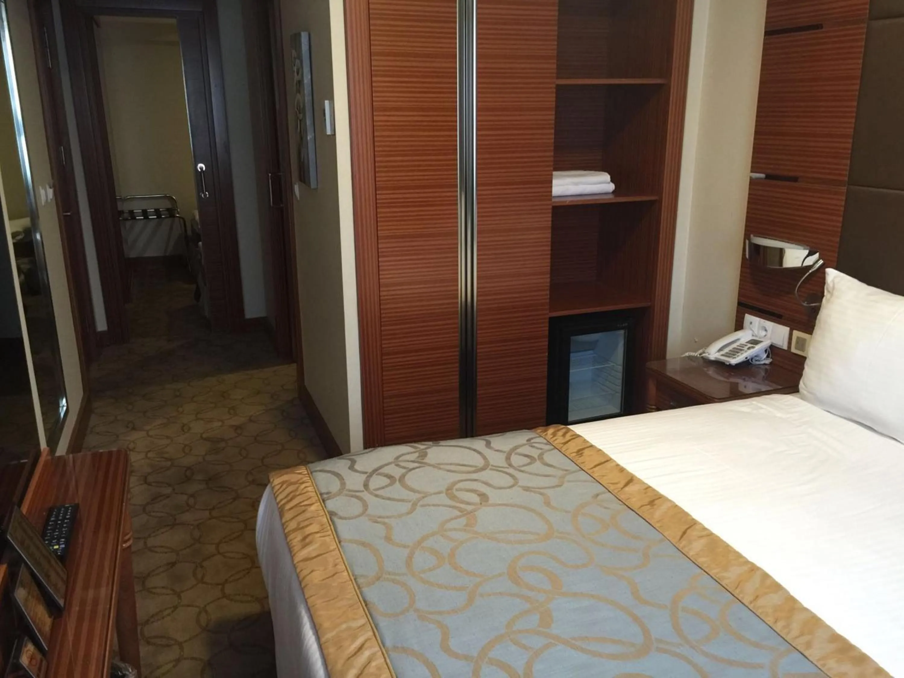 Bedroom, Bed in Glorious Hotel