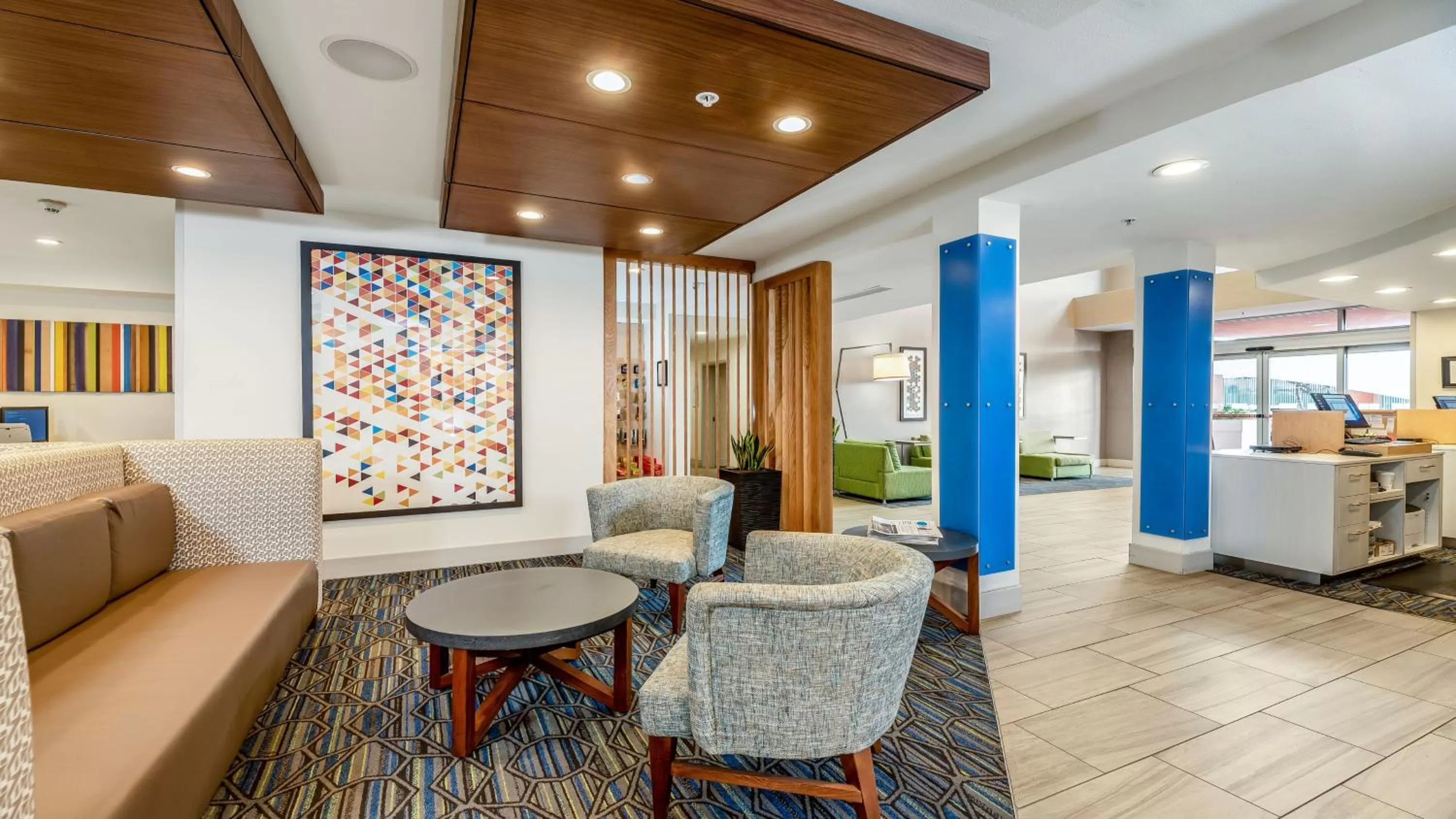 Lobby or reception in Holiday Inn Express Fremont - Milpitas Central by IHG