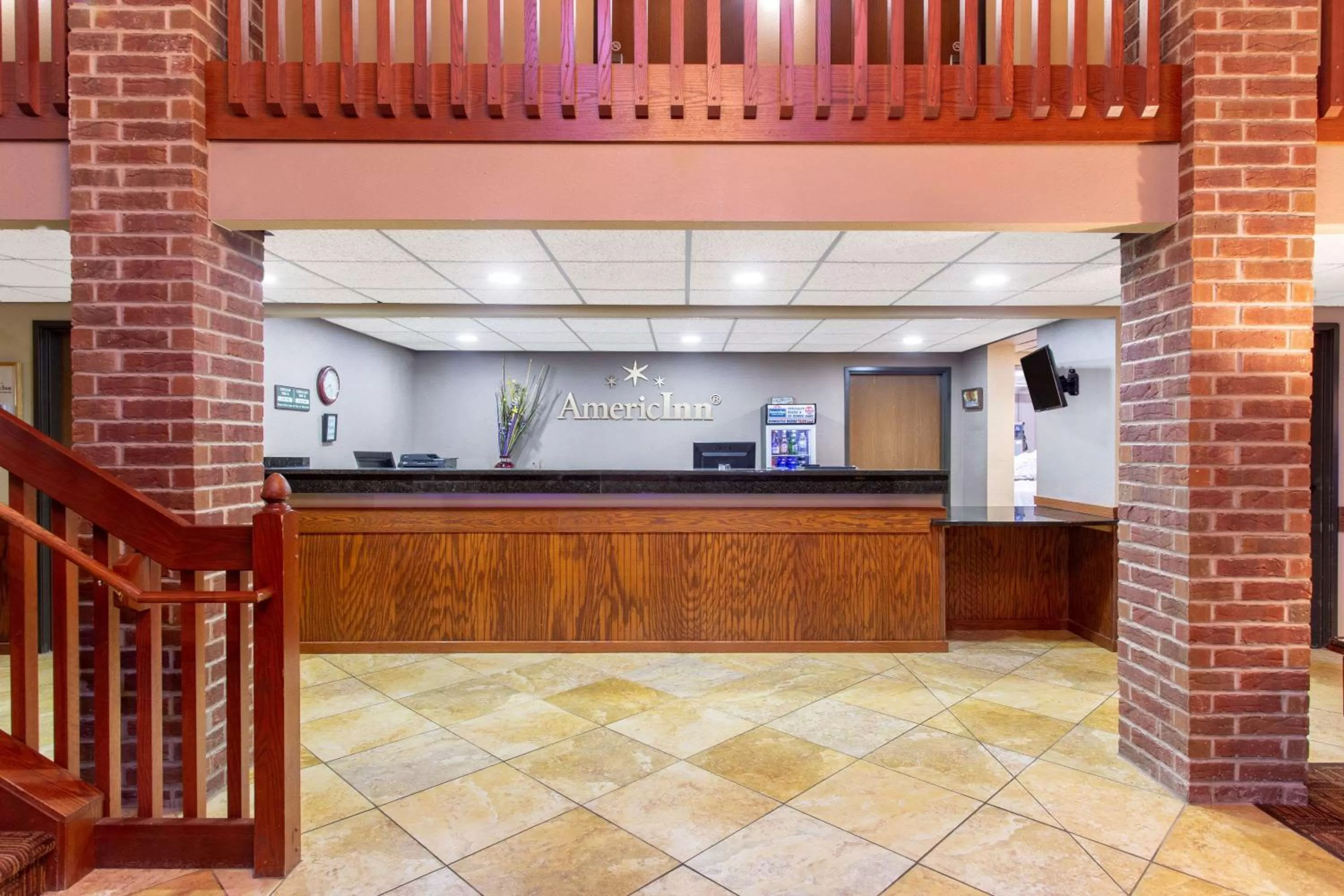 Lobby or reception in AmericInn by Wyndham New London