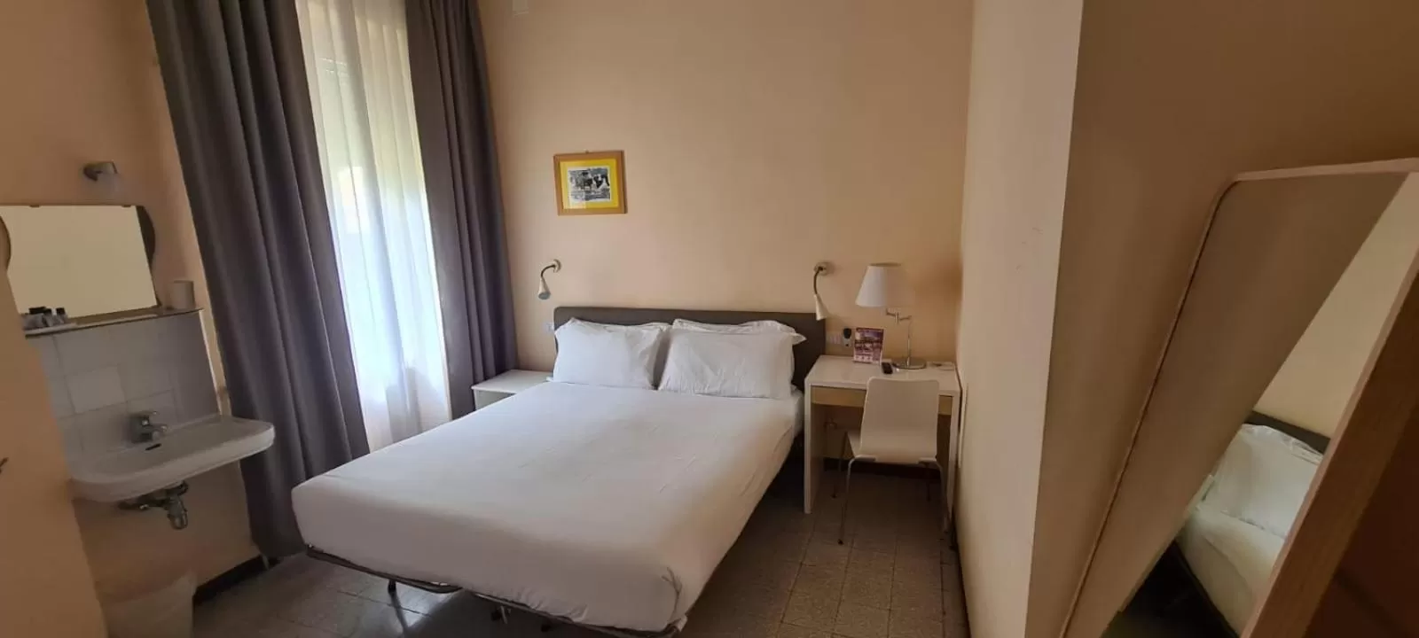 Bedroom, Bed in Villa Riari Garden