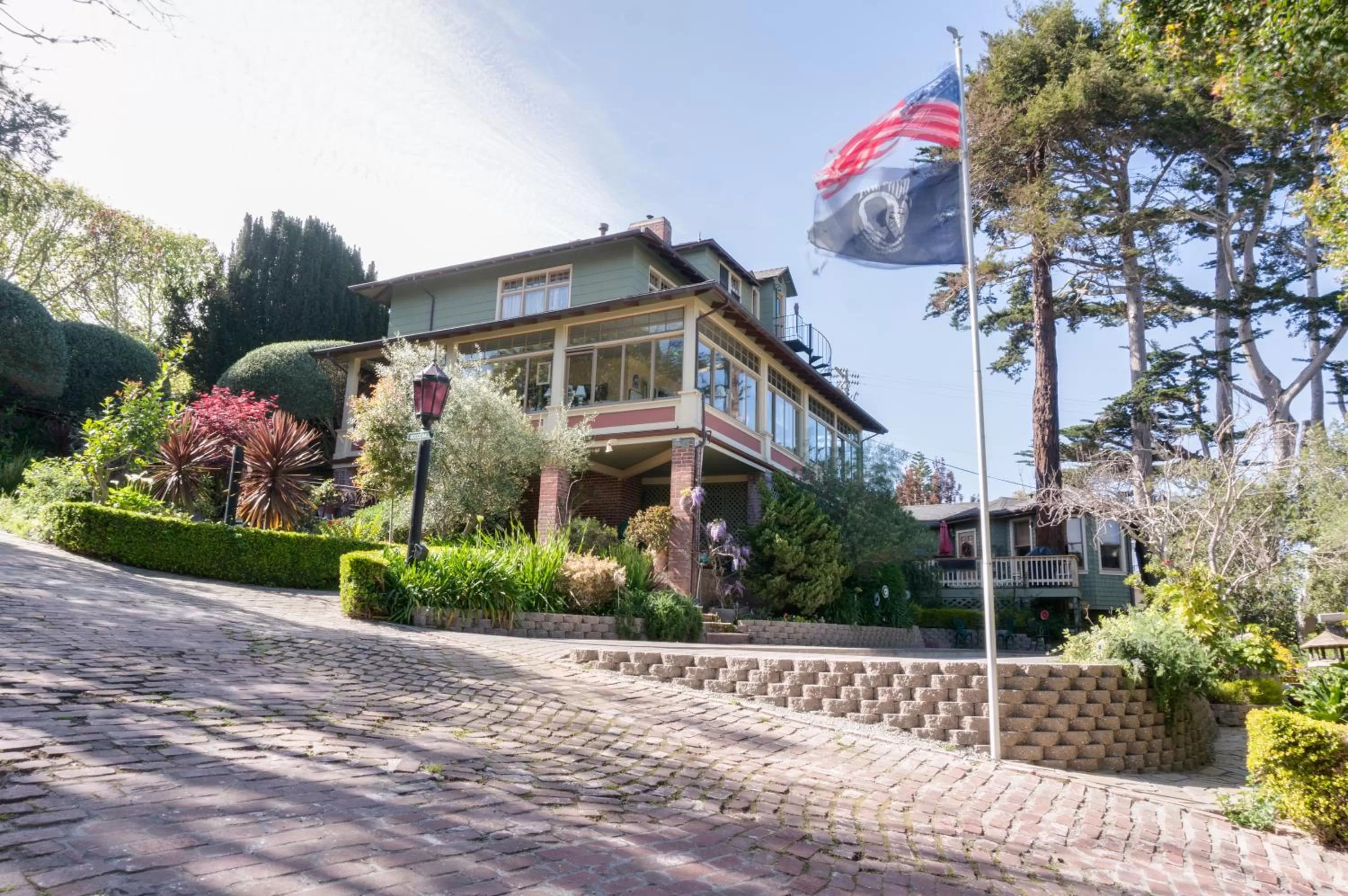Facade/entrance in The Jabberwock Bed & Breakfast