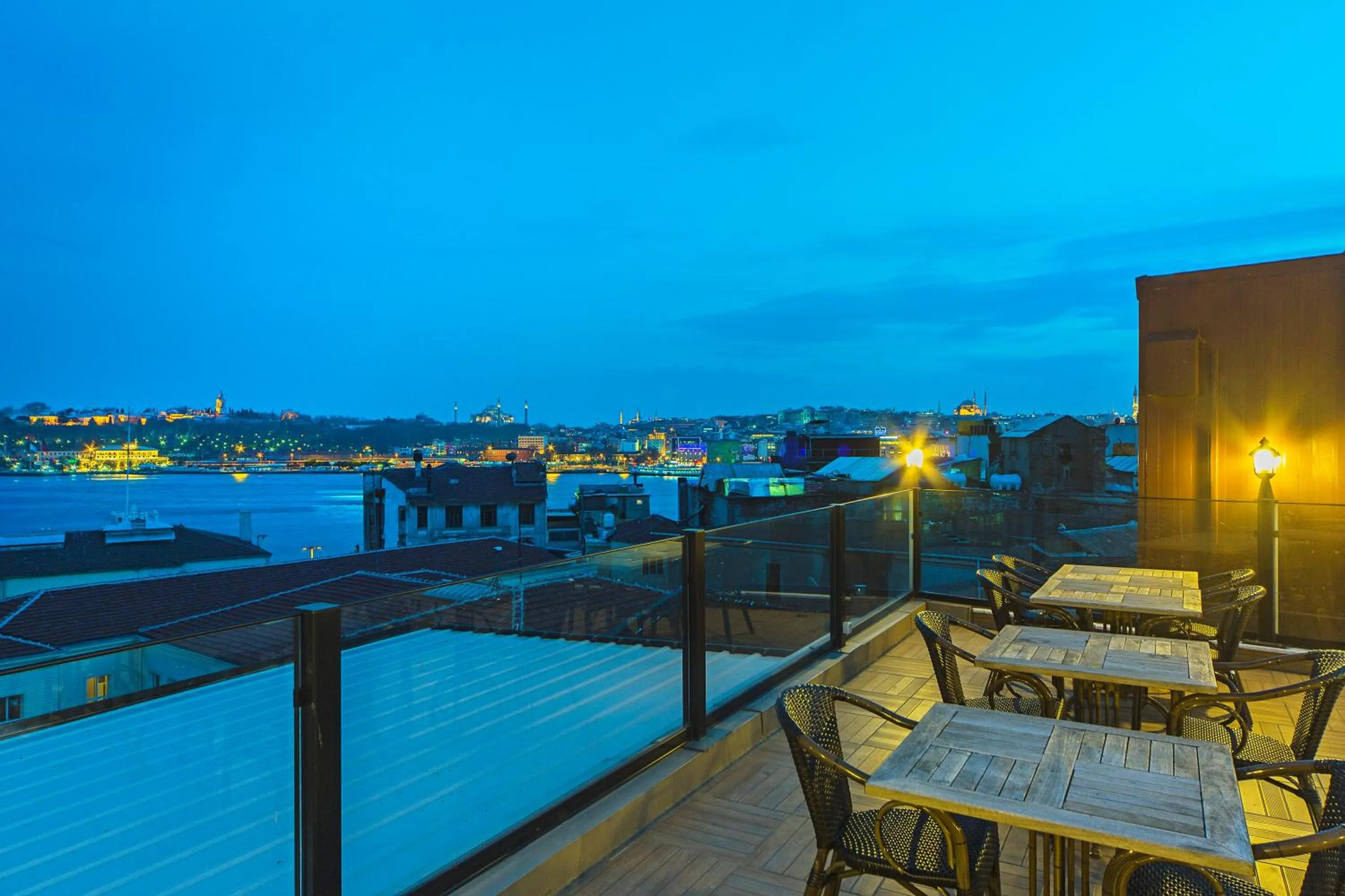 Restaurant/places to eat in Ada Karakoy Hotel - Special Category