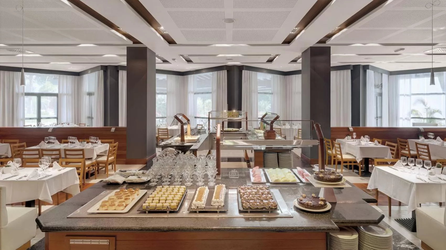 Food and drinks in Precise Resort El Rompido-The Hotel