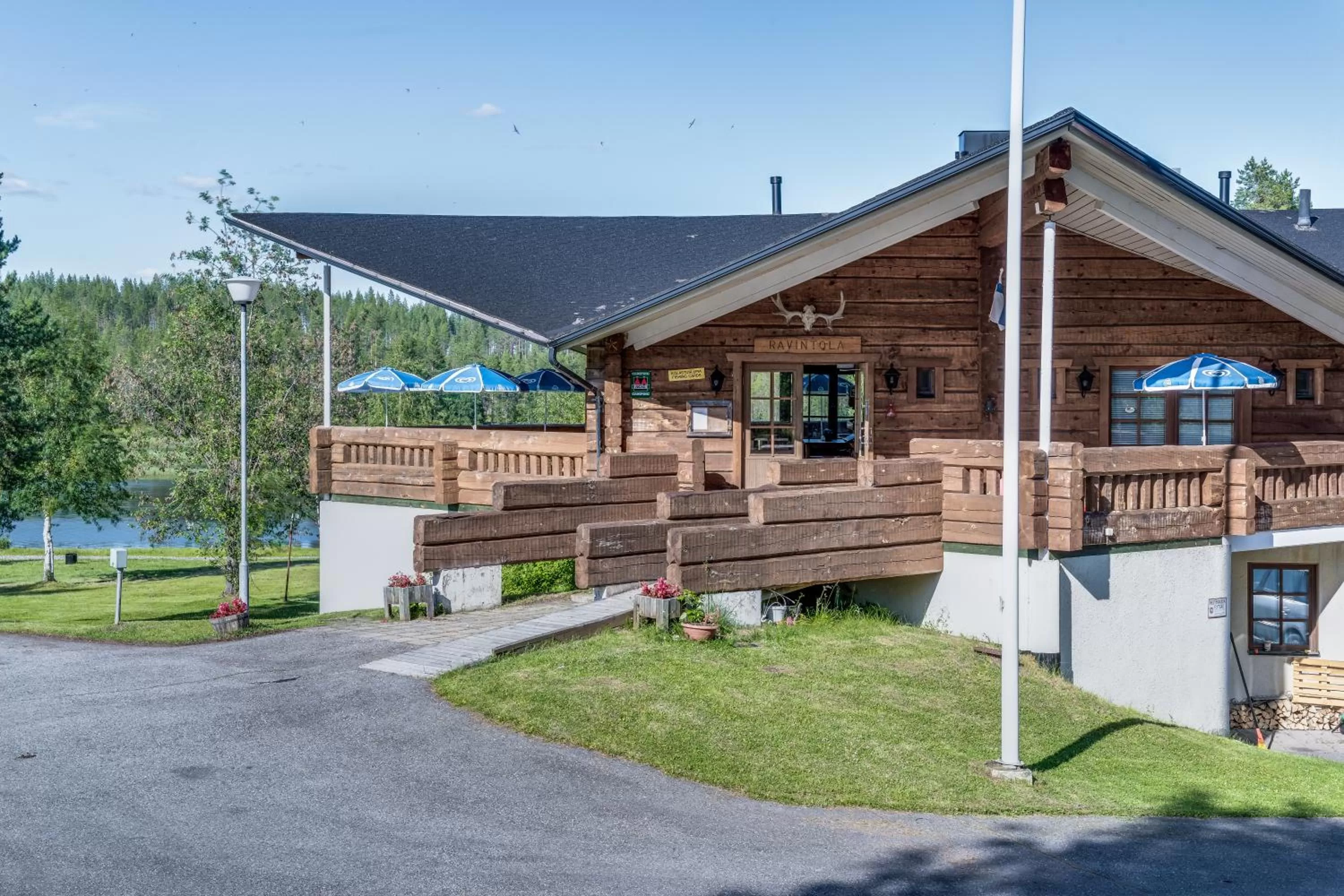Facade/entrance, Property Building in Hotel Kuusamon Portti
