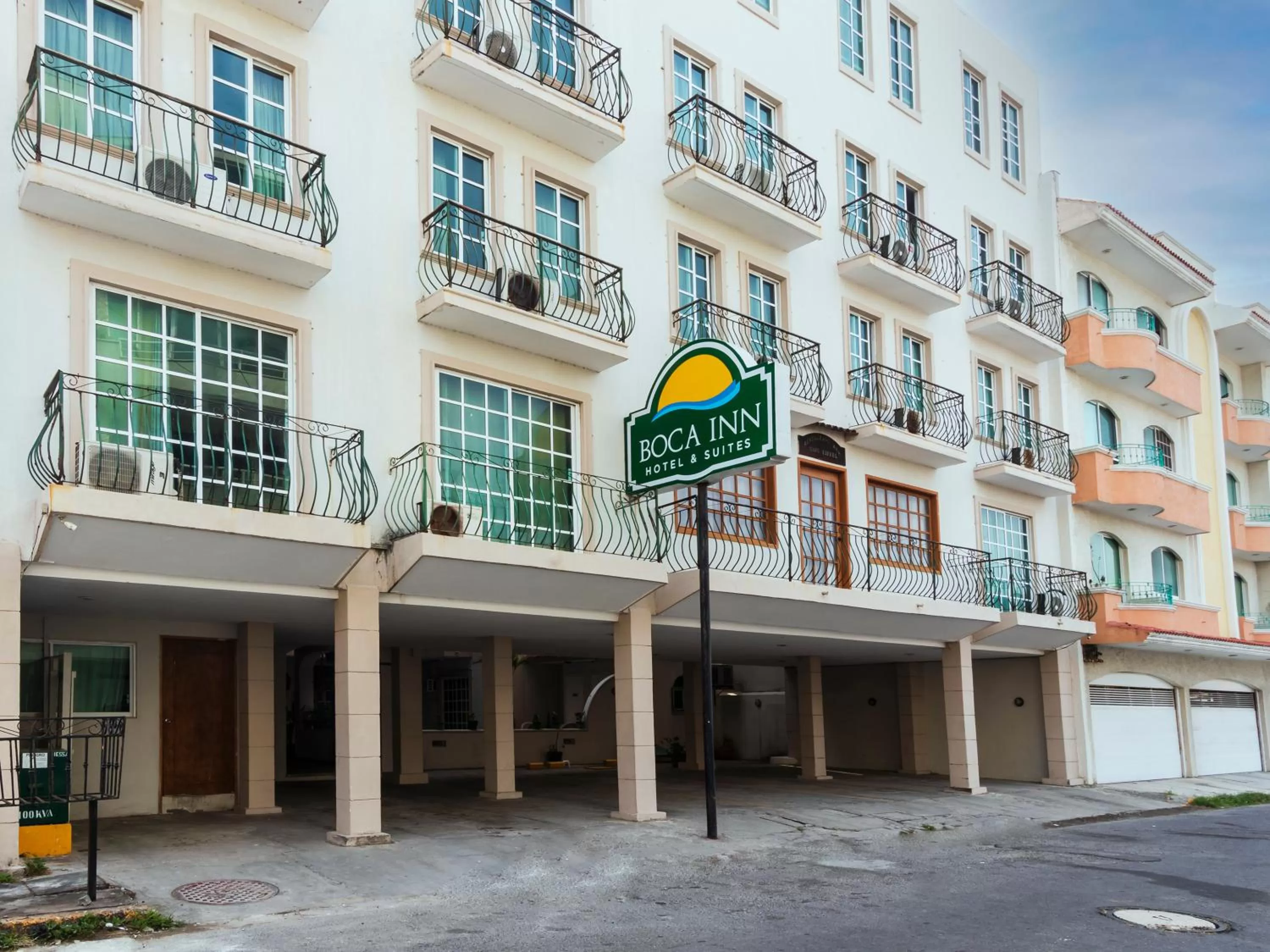 Facade/entrance in Boca Inn Hotel & Suites