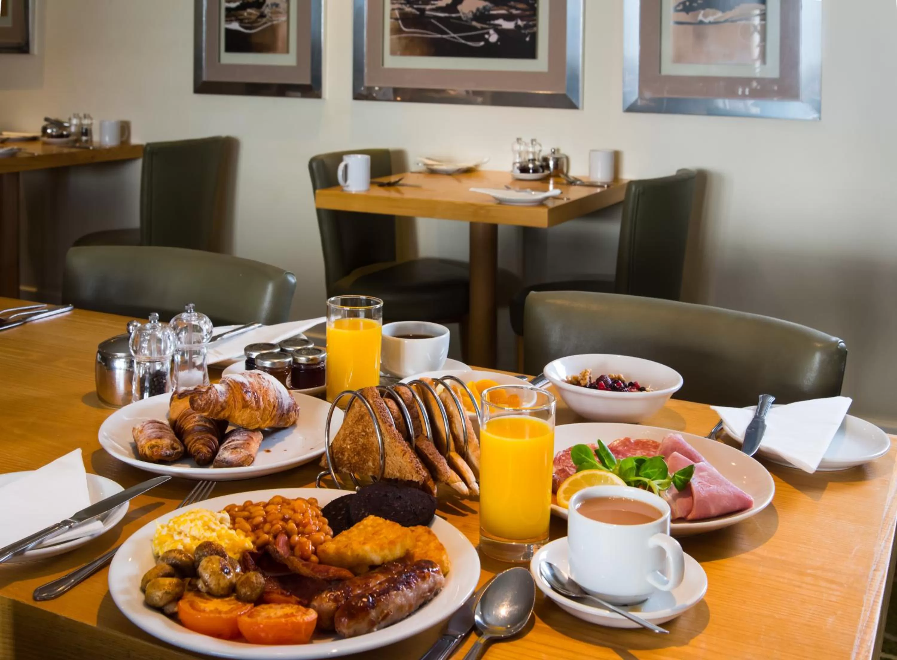 Restaurant/places to eat in Mercure Newbury West Grange Hotel